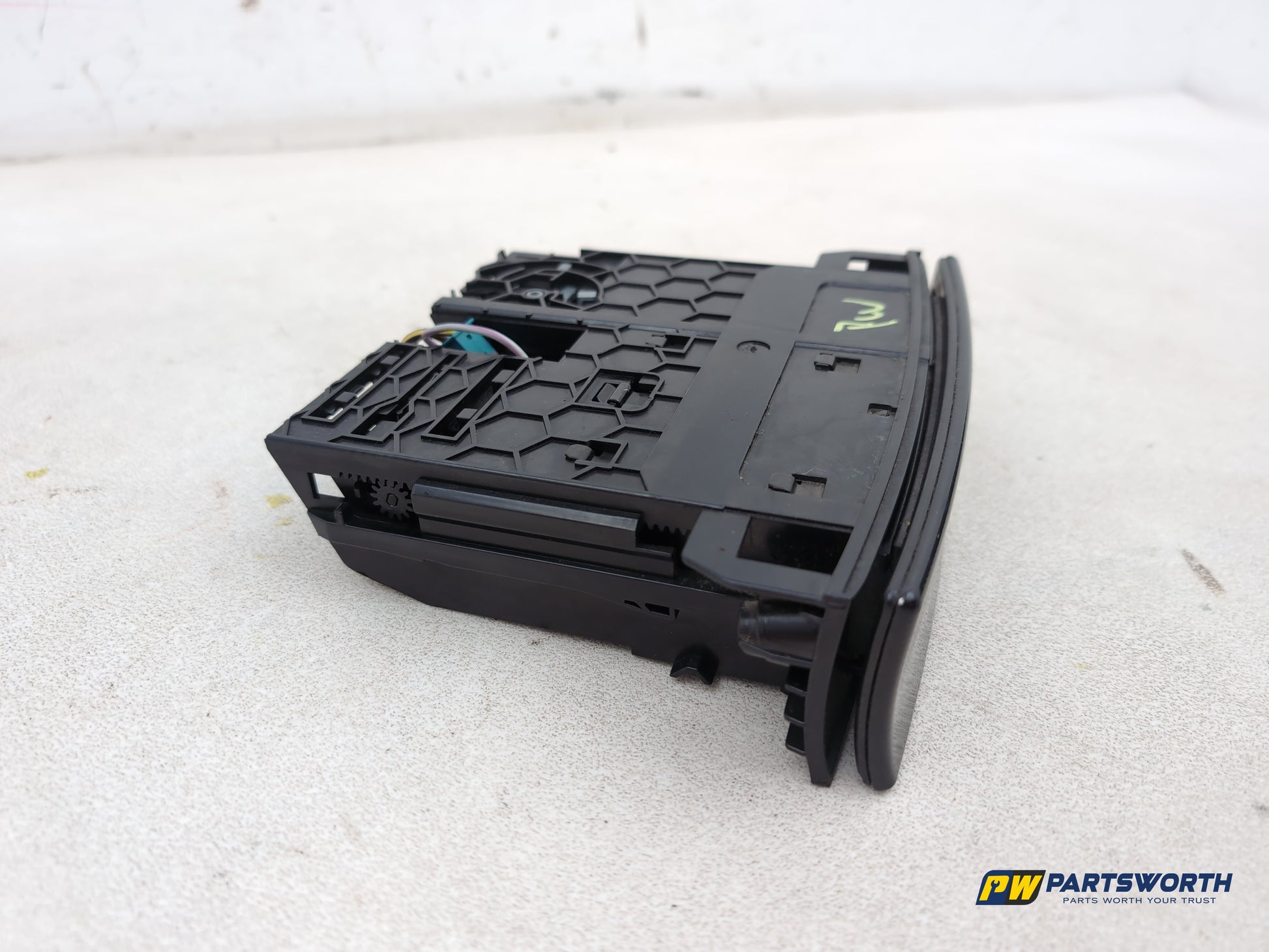 Mercedes-Benz Ml350 Spt Cdi Blueef-Cy A Centre Console Ashtray Non Smoker - photo 5