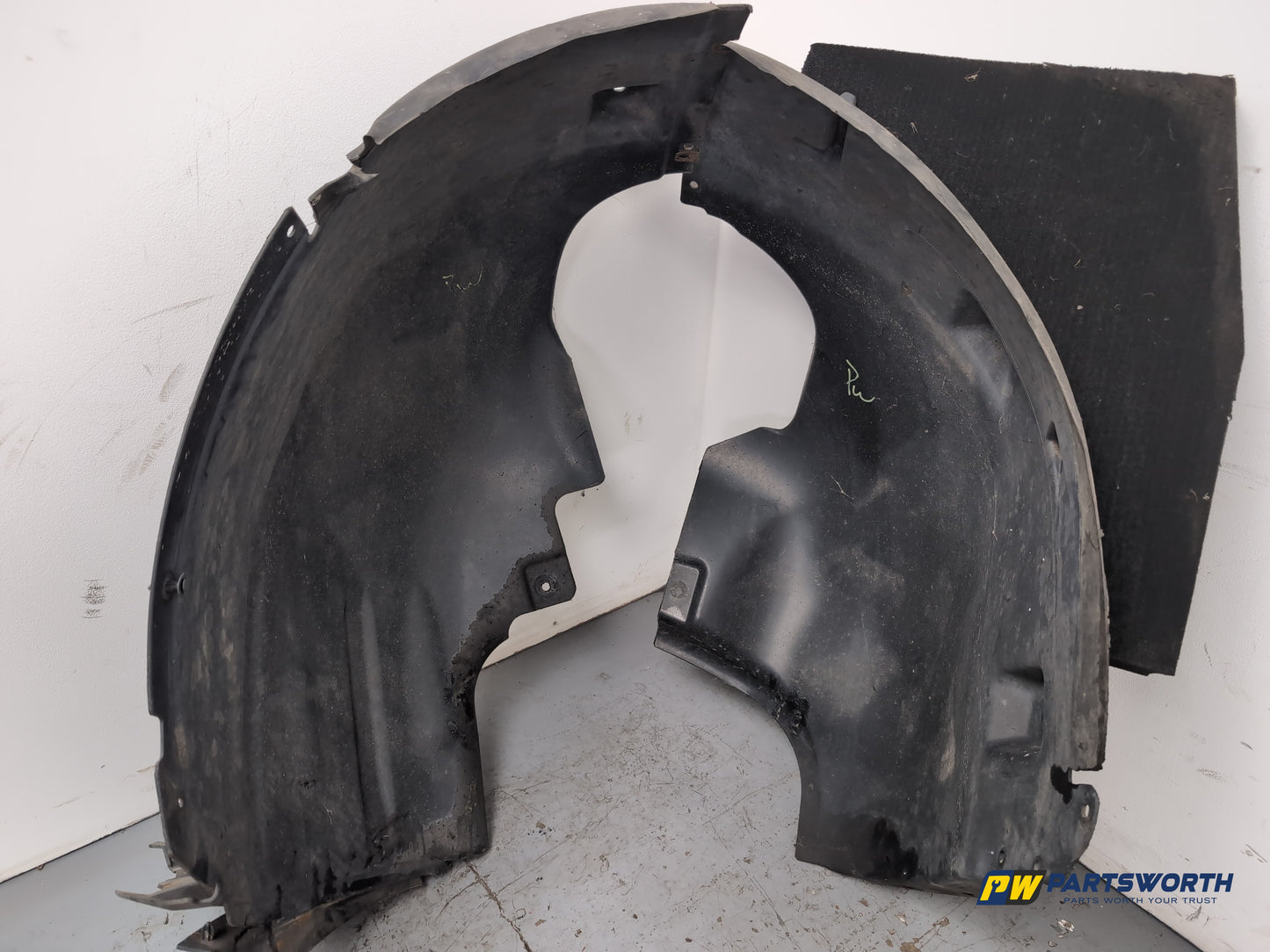 Moulding Wheel Arch Front LH 5