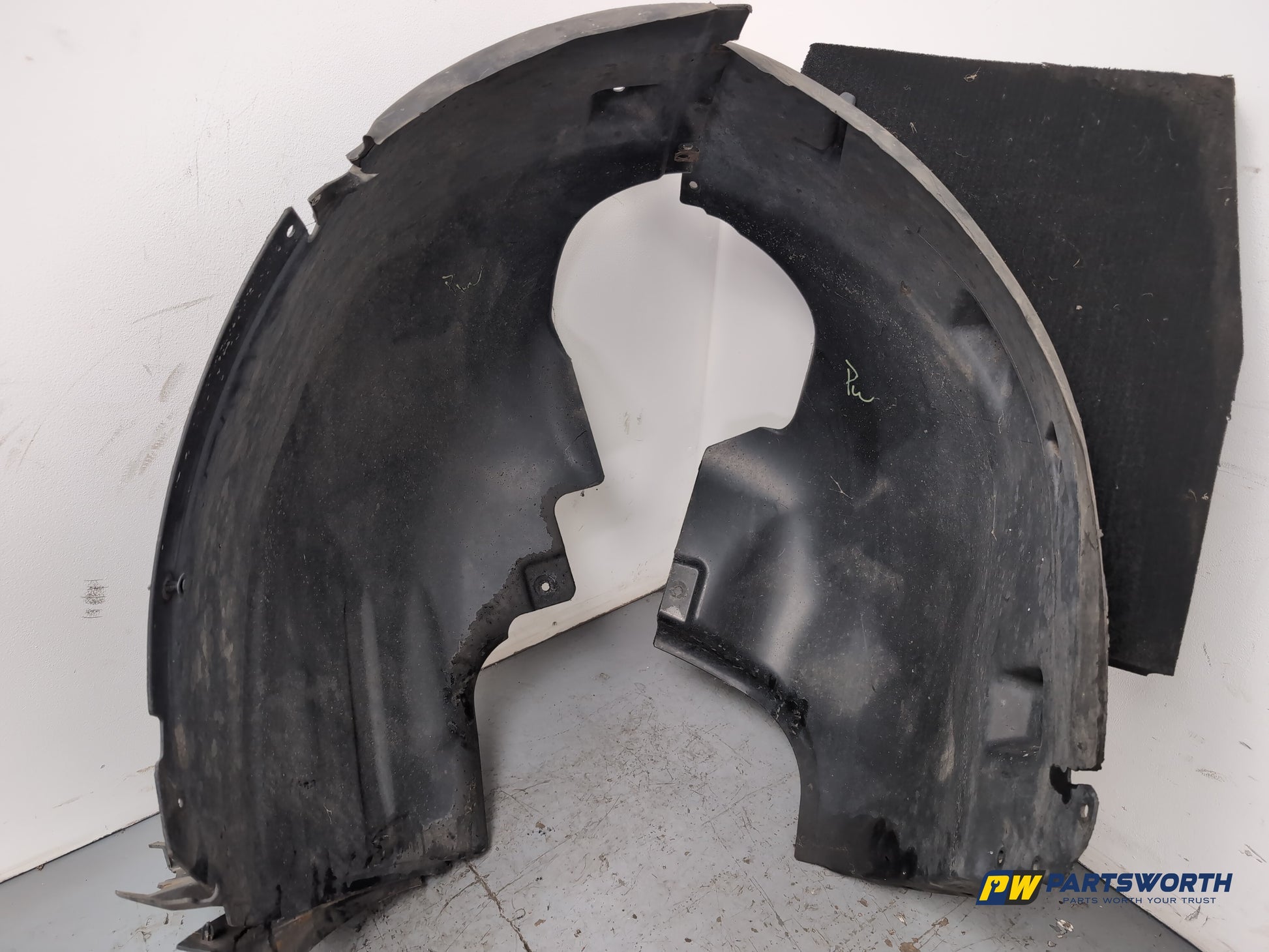 Moulding Wheel Arch Front LH 5