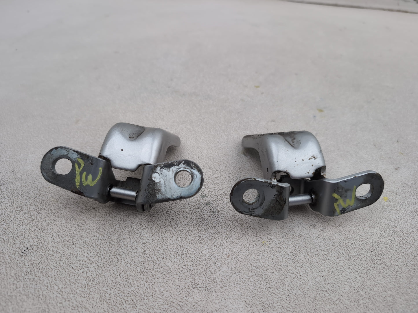LH Front Door Hinge Pair  5