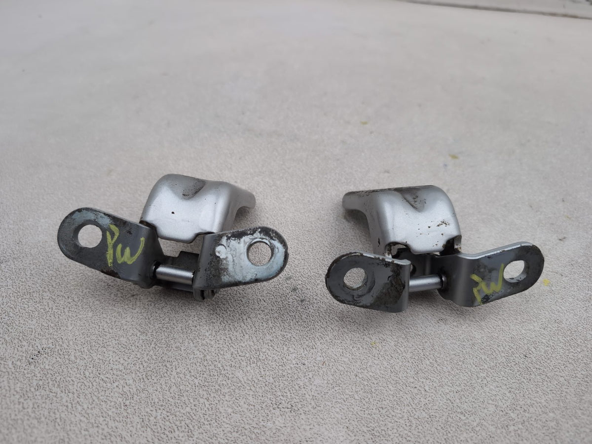 LH Front Door Hinge Pair  5