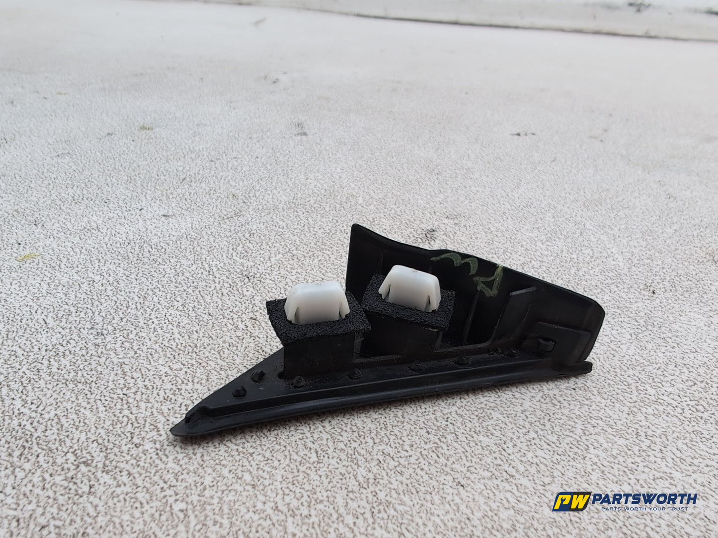 Kia Sportage 3 Sat Nav Crdi Wing Triangle Trim Cover Left Passenger Side - photo 5