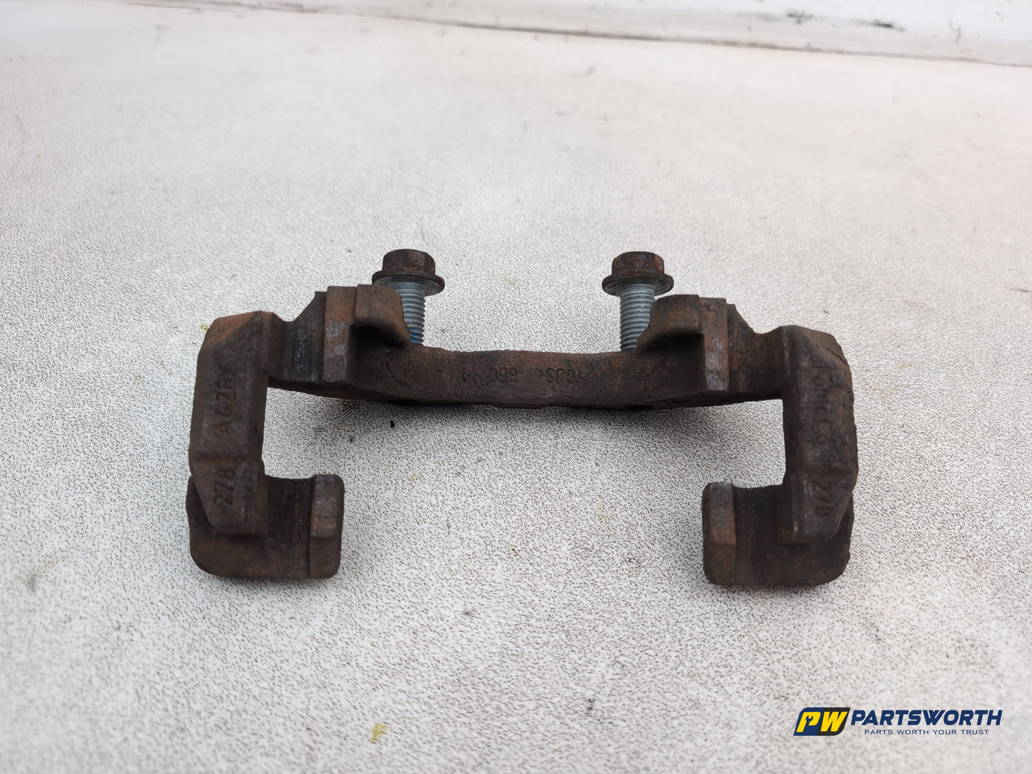 Ford Focus Zetec Turbo Front Right Brake Caliper Support 2011-2018 - photo 5