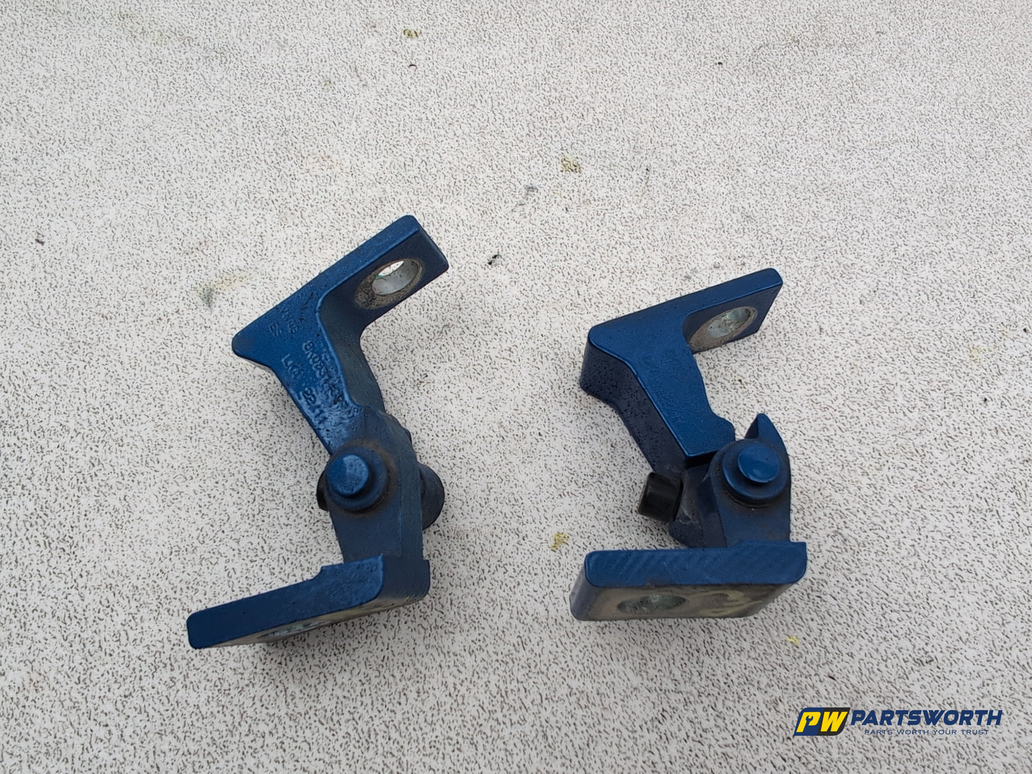 Seat Ibiza Sportrider Rh Driver Side Front Door Hinge Pair 8k0831402f 2008-2012 - photo 5