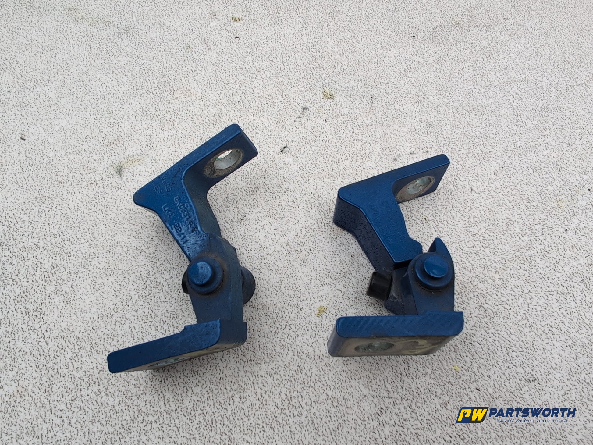 Seat Ibiza Sportrider Rh Driver Side Front Door Hinge Pair 8k0831402f 2008-2012 - photo 5