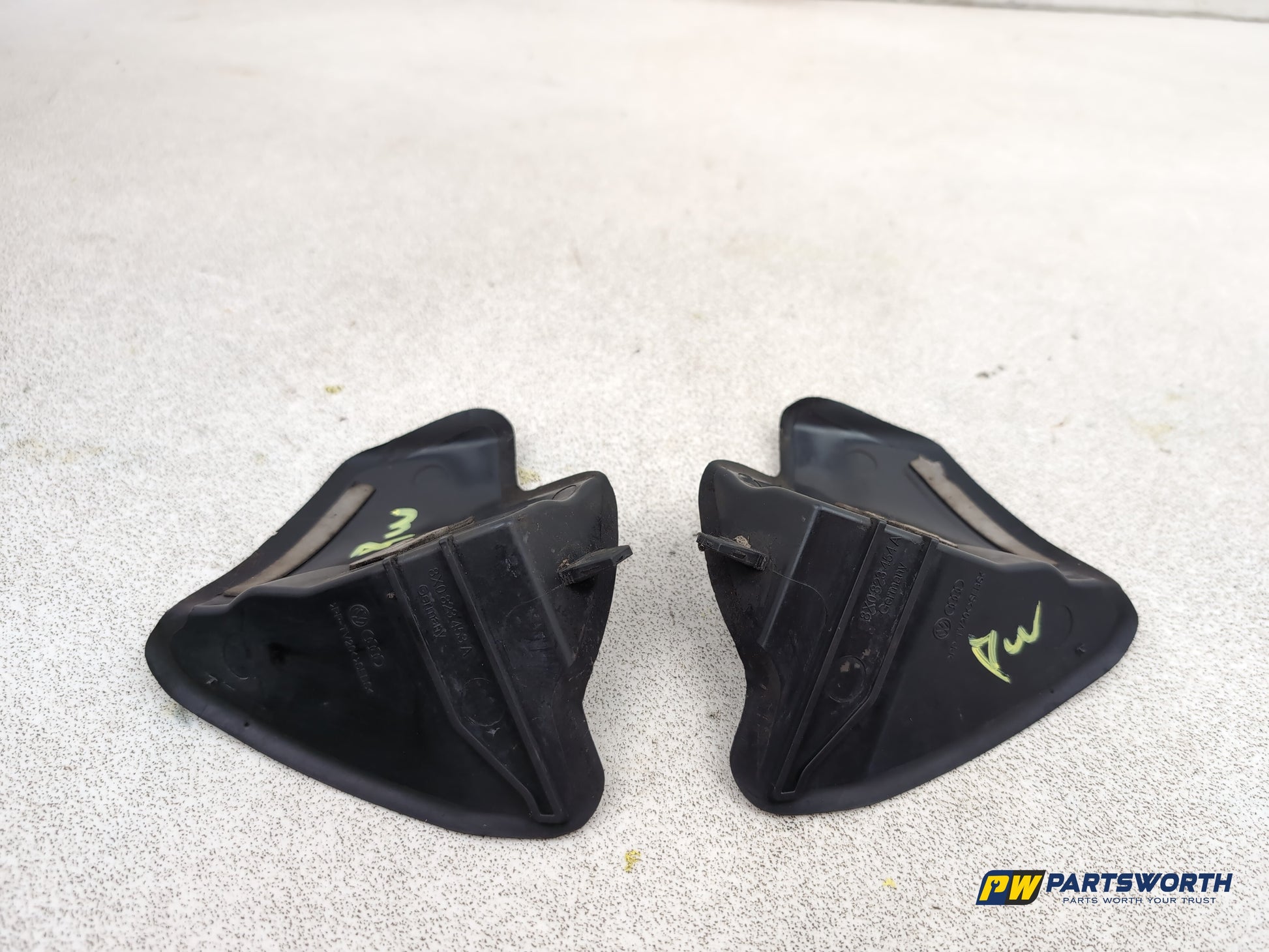 Audi A1 Contrast Edition Tdi Front Fender Corner Cover Set Of 2 8x0823454a - photo 5