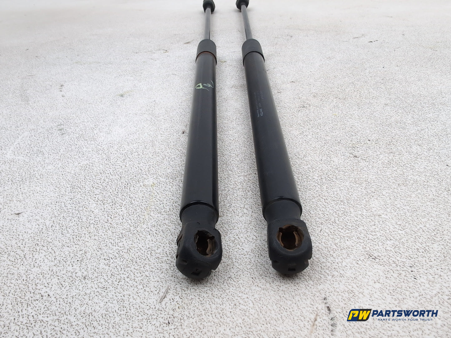 Audi A1 Contrast Edition Tdi Tailgate Gas Strut Pair 8x3827552 2010-2014 - photo 5