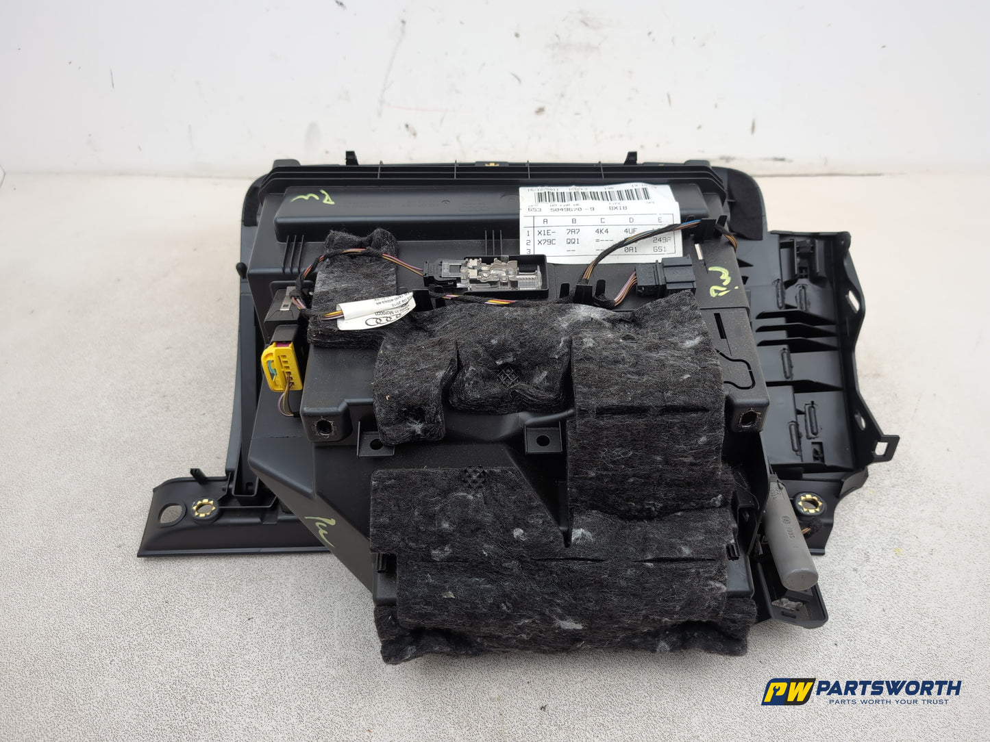 Audi A1 Contrast Edition Tdi Glove Compartment Assembly 8x2857035a 2010-2012 - photo 5