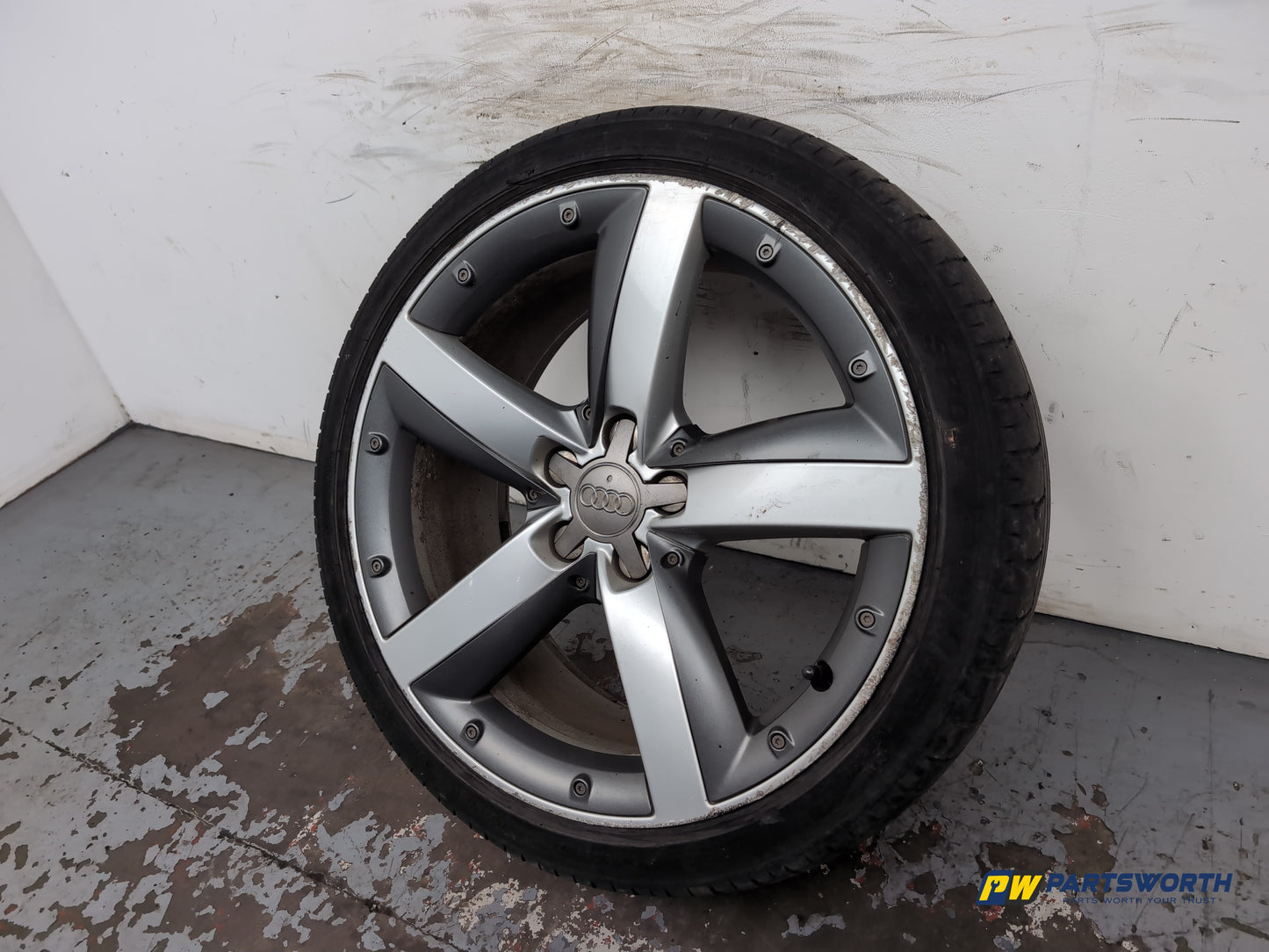Audi A1 Contrast Edition Tdi Wheel With Tyre 215/40 R17 Silver Black 8x0601025e - photo 5