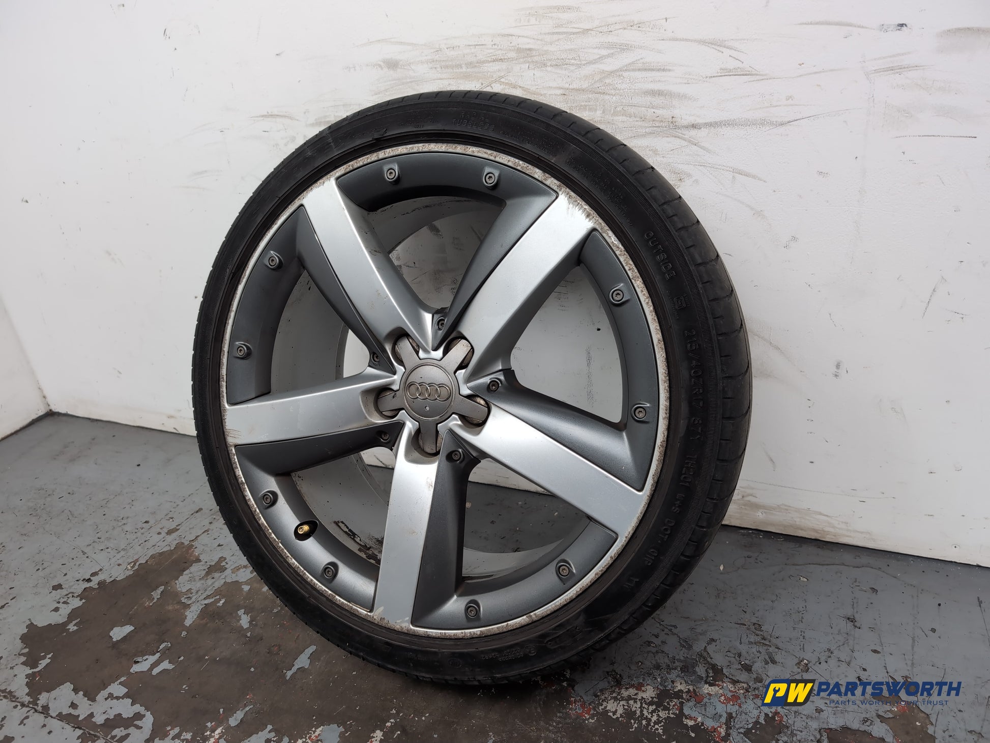 Audi A1 Contrast Edition Tdi Wheel With Tyre 215/40 R17 Silver Black 8x0601025e - photo 5