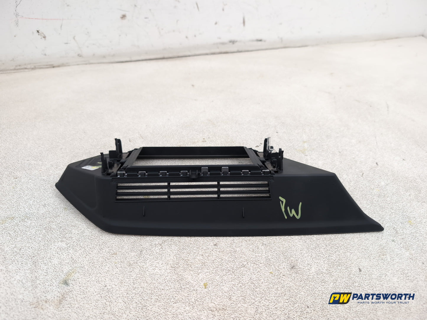 Mercedes-Benz E220 E-Class W212 Dashboard Screen Surround Trim A2126801336 - photo 5