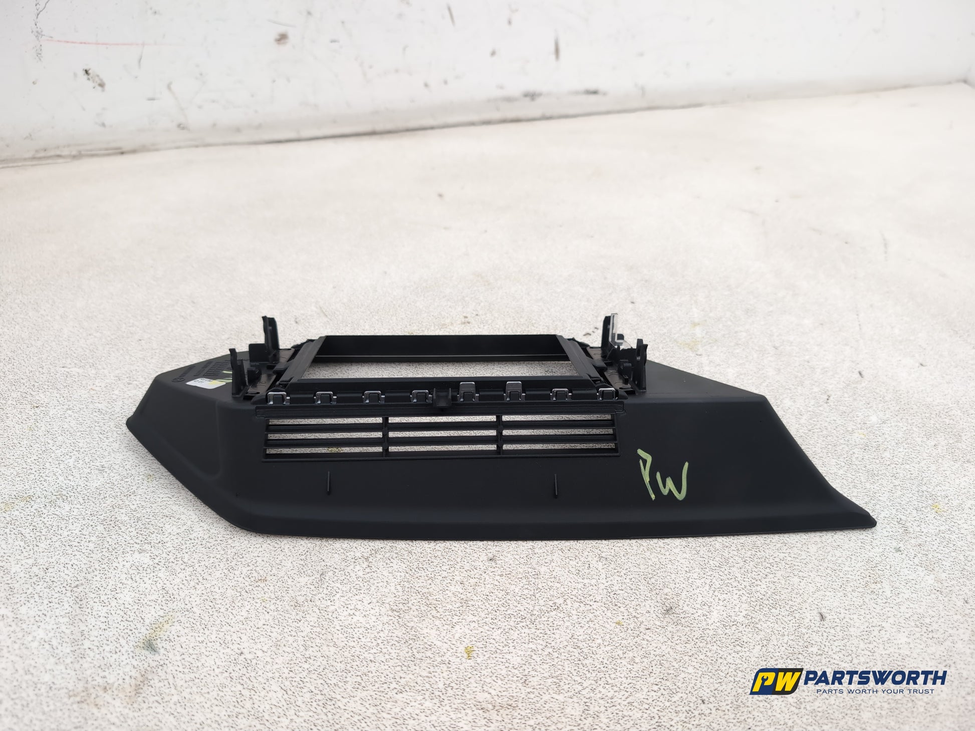 Mercedes-Benz E220 E-Class W212 Dashboard Screen Surround Trim A2126801336 - photo 5