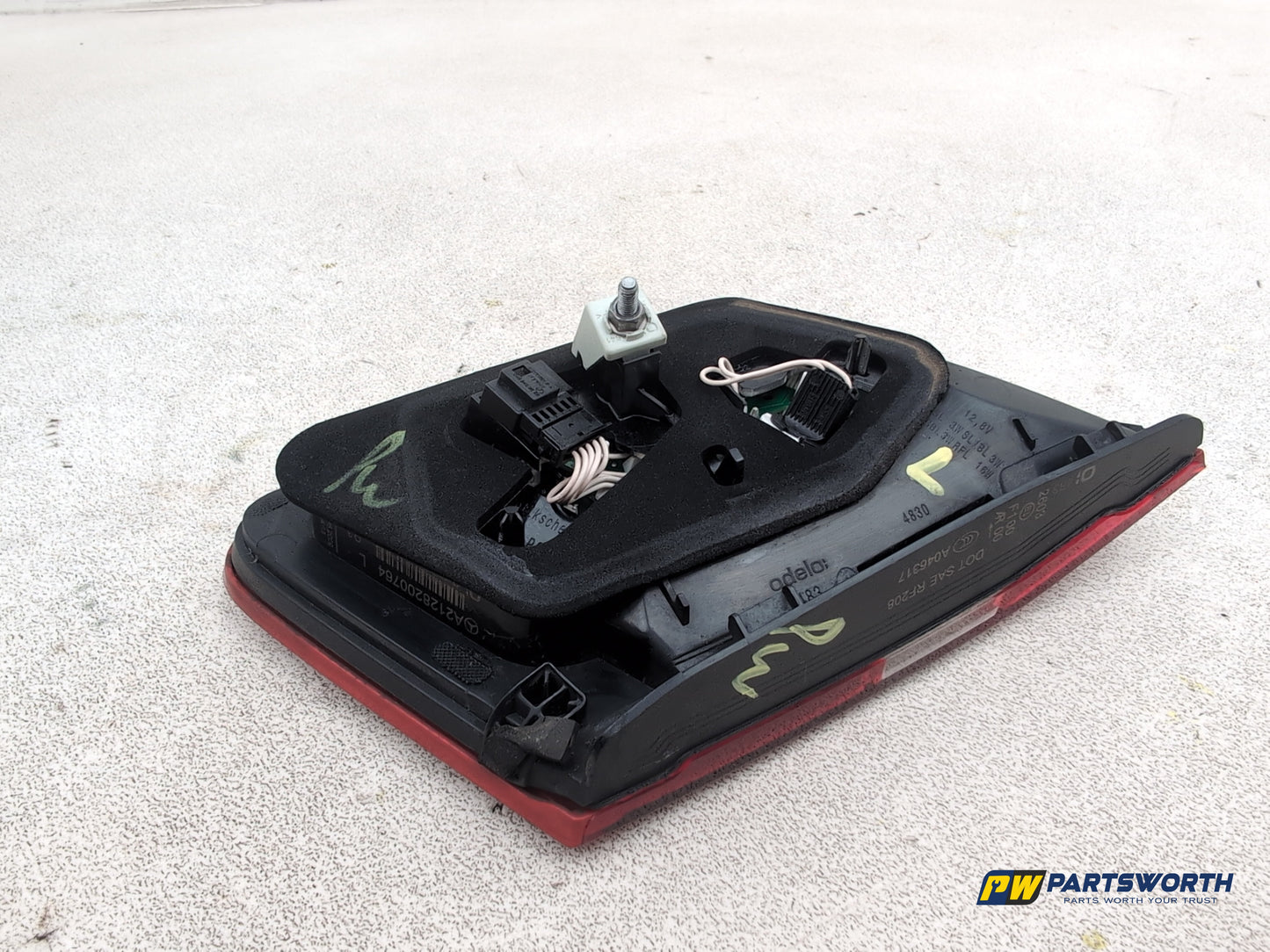 Mercedes-Benz E-Class Lamp Assembly Rear Inner Lh Passenger Side A2128200764 - photo 5