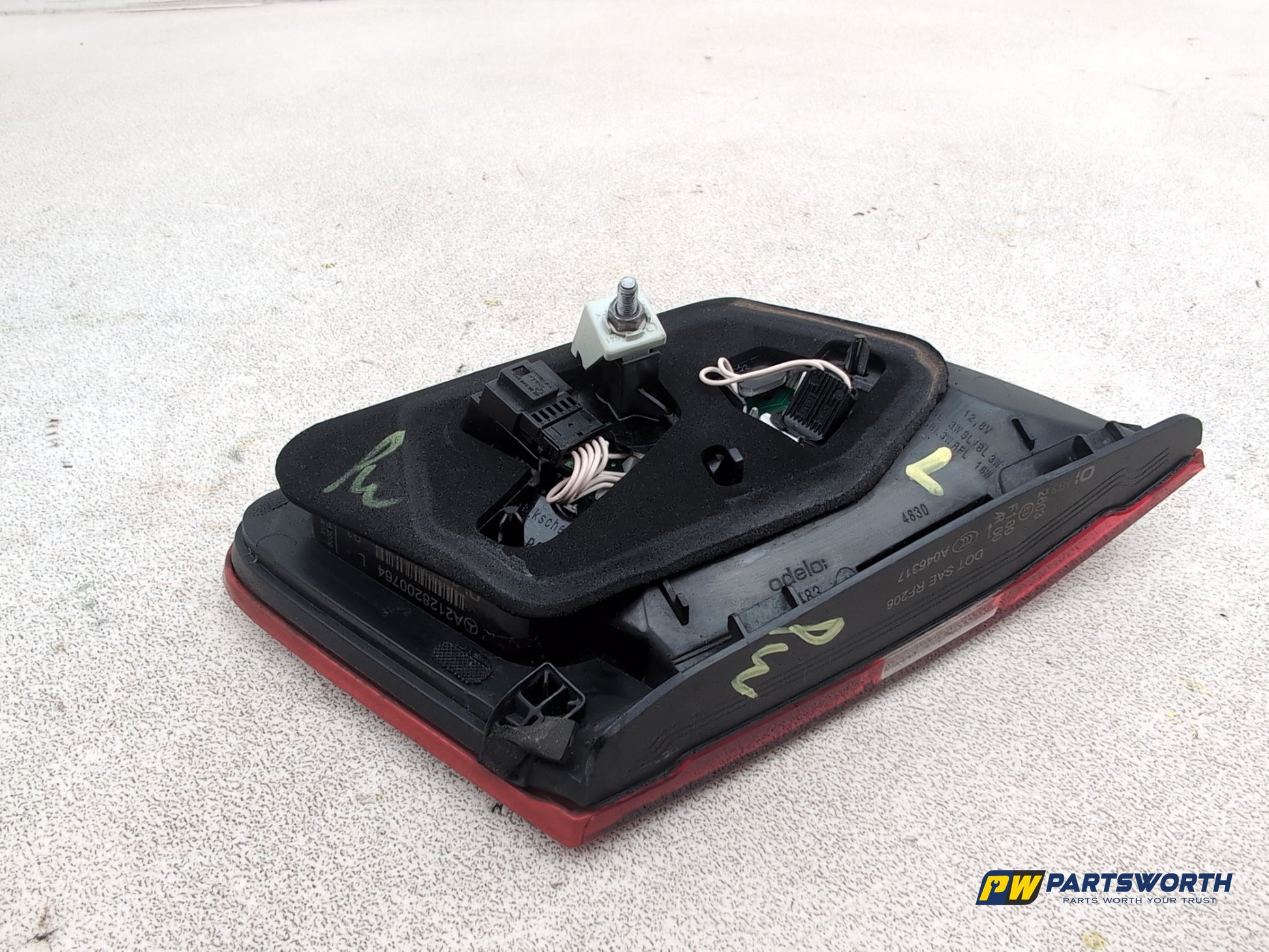 Mercedes-Benz E-Class Lamp Assembly Rear Inner Lh Passenger Side A2128200764 - photo 5
