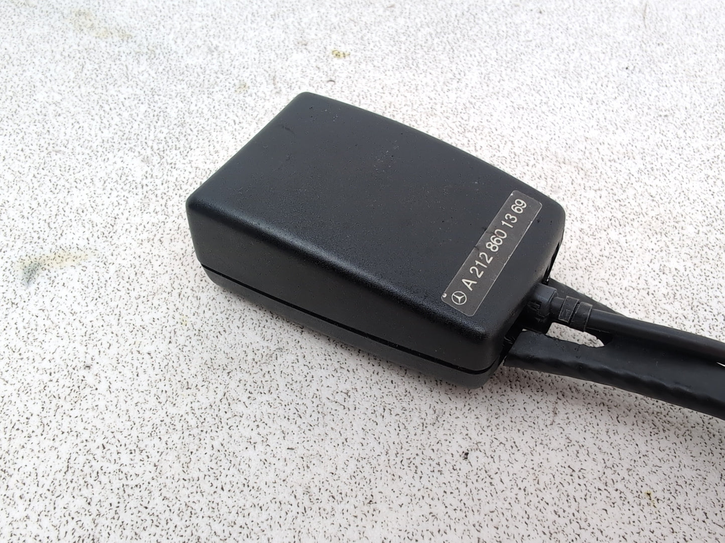 Mercedes-Benz E220 E-Class W212 Seat Belt Buckle Front Left/Right A2128601369 - photo 5