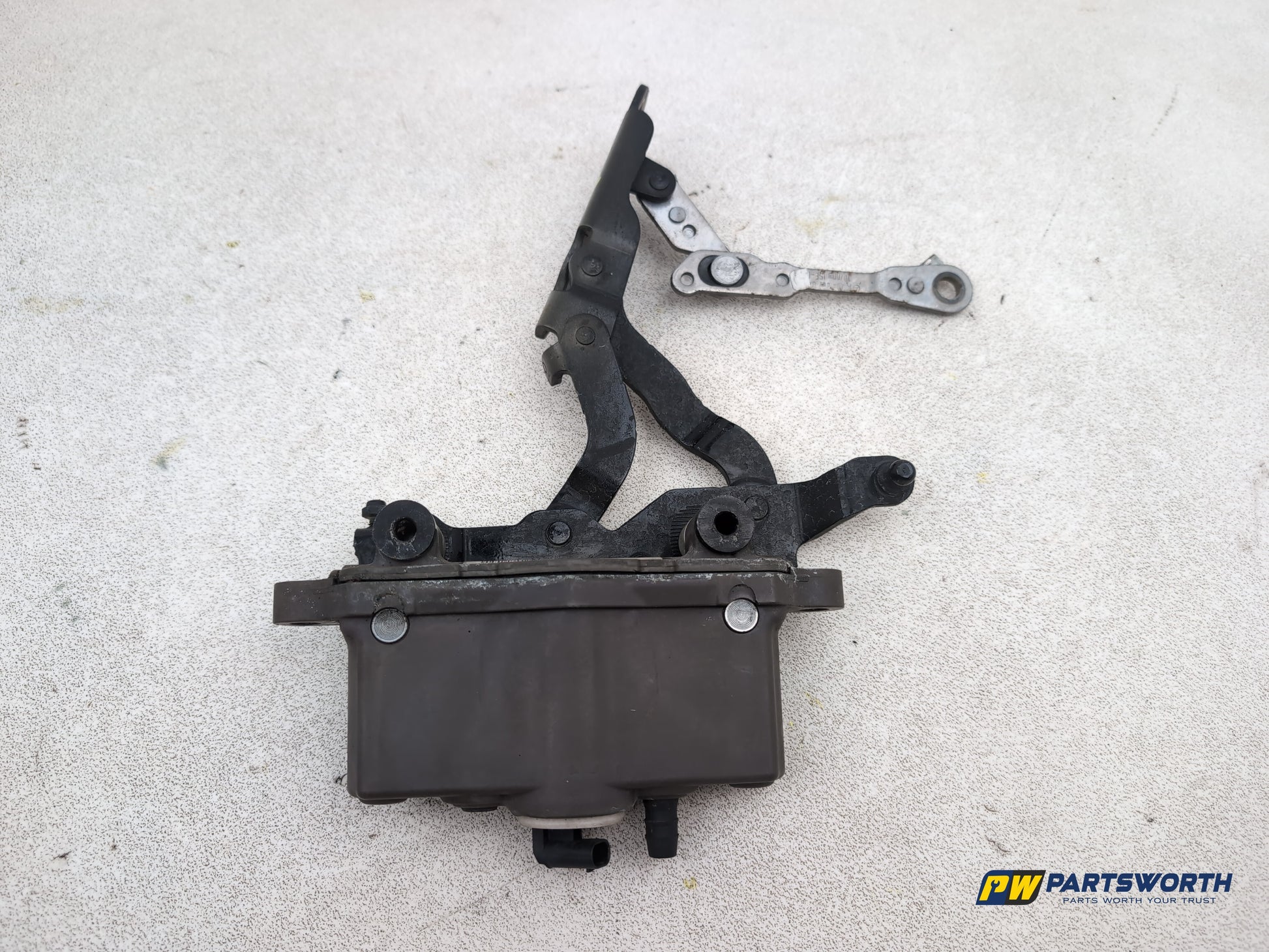 Mercedes-Benz E220 E-Class W212 Saloon Bonnet Hinge Rh Driver Side A2048800228 - photo 3