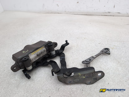 Mercedes-Benz E220 E-Class Saloon Bonnet Hinge Lh Passenger Side A2048800128 - photo 5