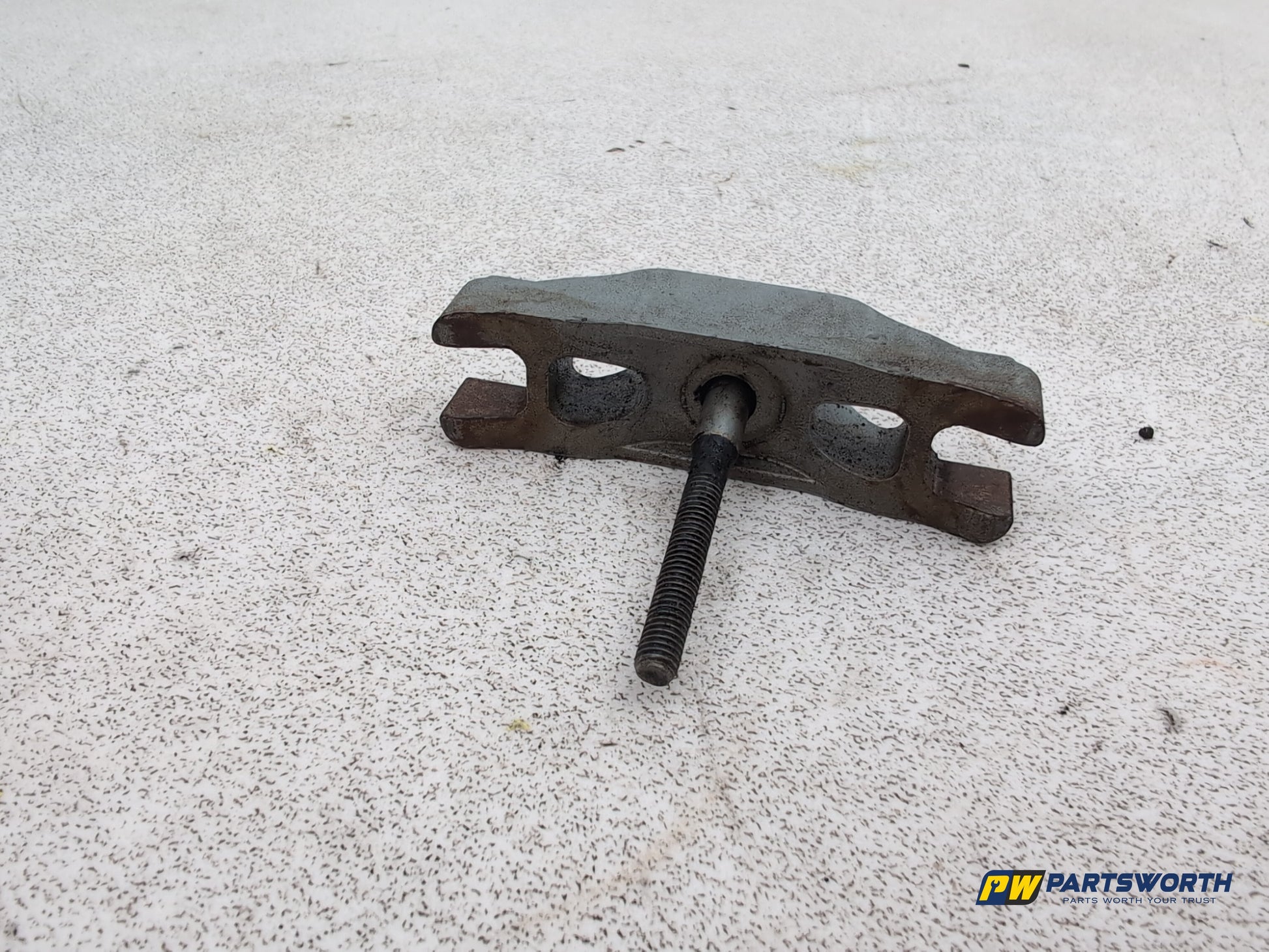 Audi A1 Contrast Edition Tdi 1.6l Diesel Fuel Injector Holding Clamp Bracket - photo 9