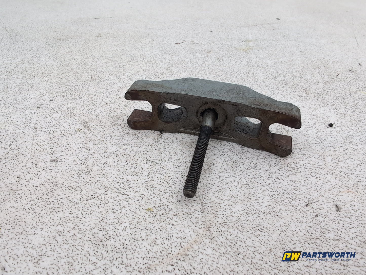 Audi A1 Contrast Edition Tdi 1.6l Diesel Fuel Injector Holding Clamp Bracket - photo 4