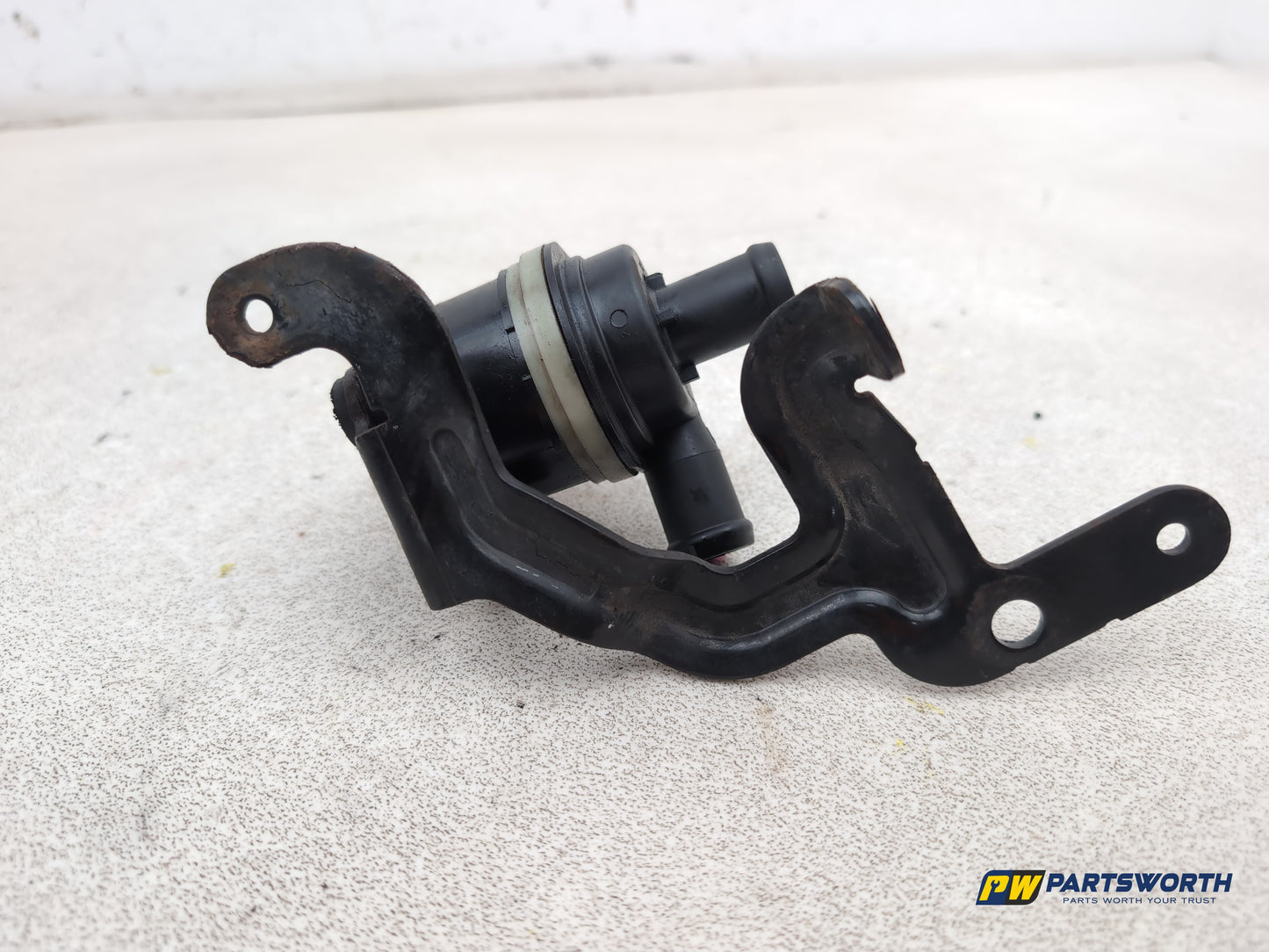 Audi A1 Contrast Edition 1.6l Diesel Auxiliary Water Pump 6r0965561a 2008-2012 - photo 5