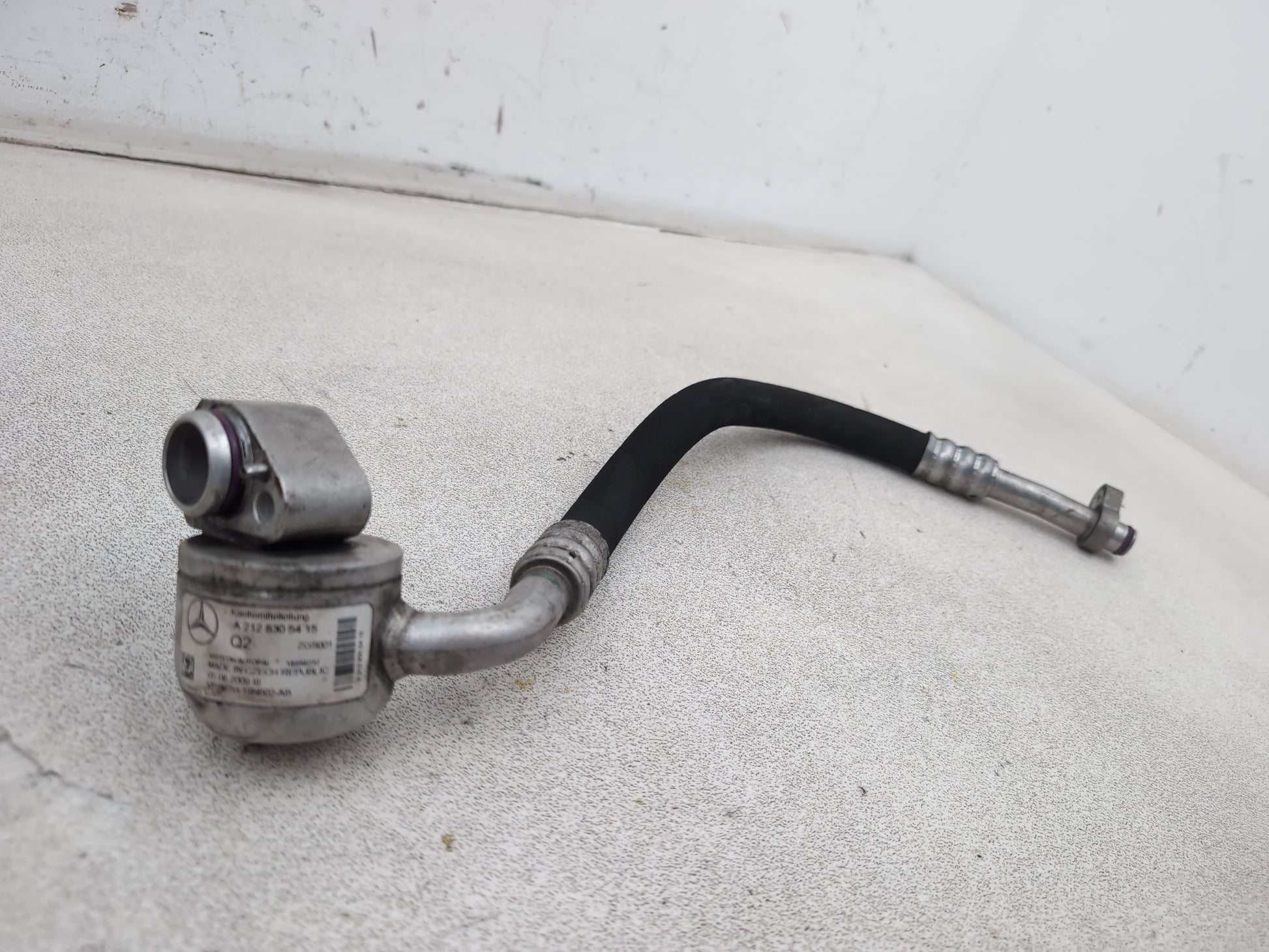 Mercedes-Benz E220 W212 Air Conditioning A/C Pipe Air Con Hose Pipe A2128305415 - photo 5