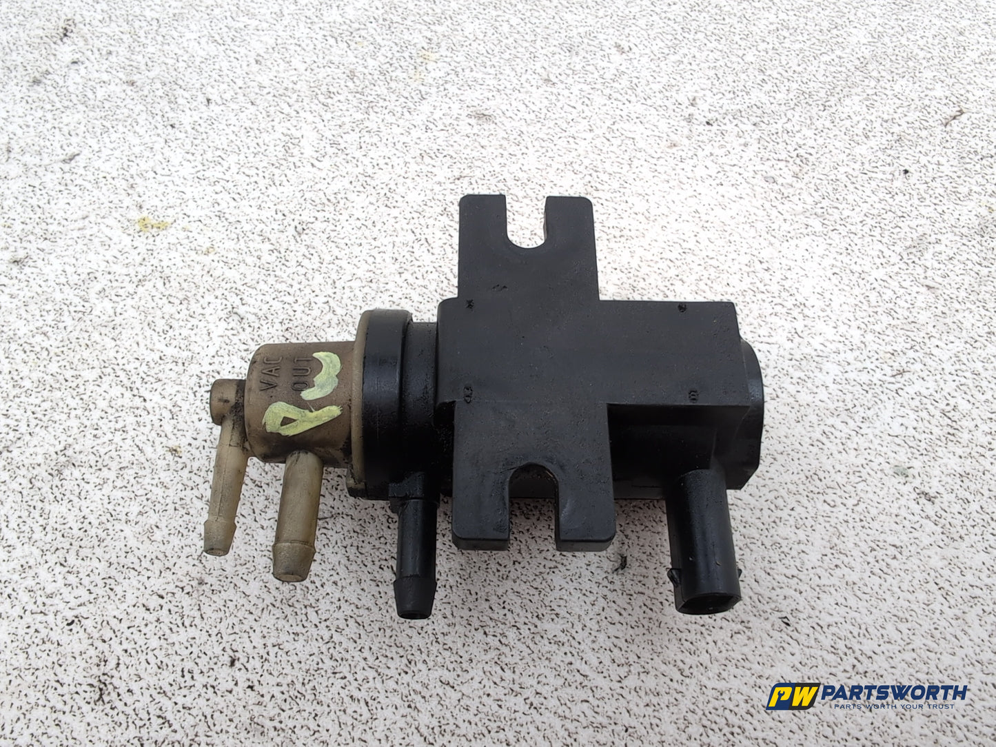 Mercedes-Benz E220 E-Class W212 Turbo Solenoid Valve A0071531428 2009-2016 - photo 5