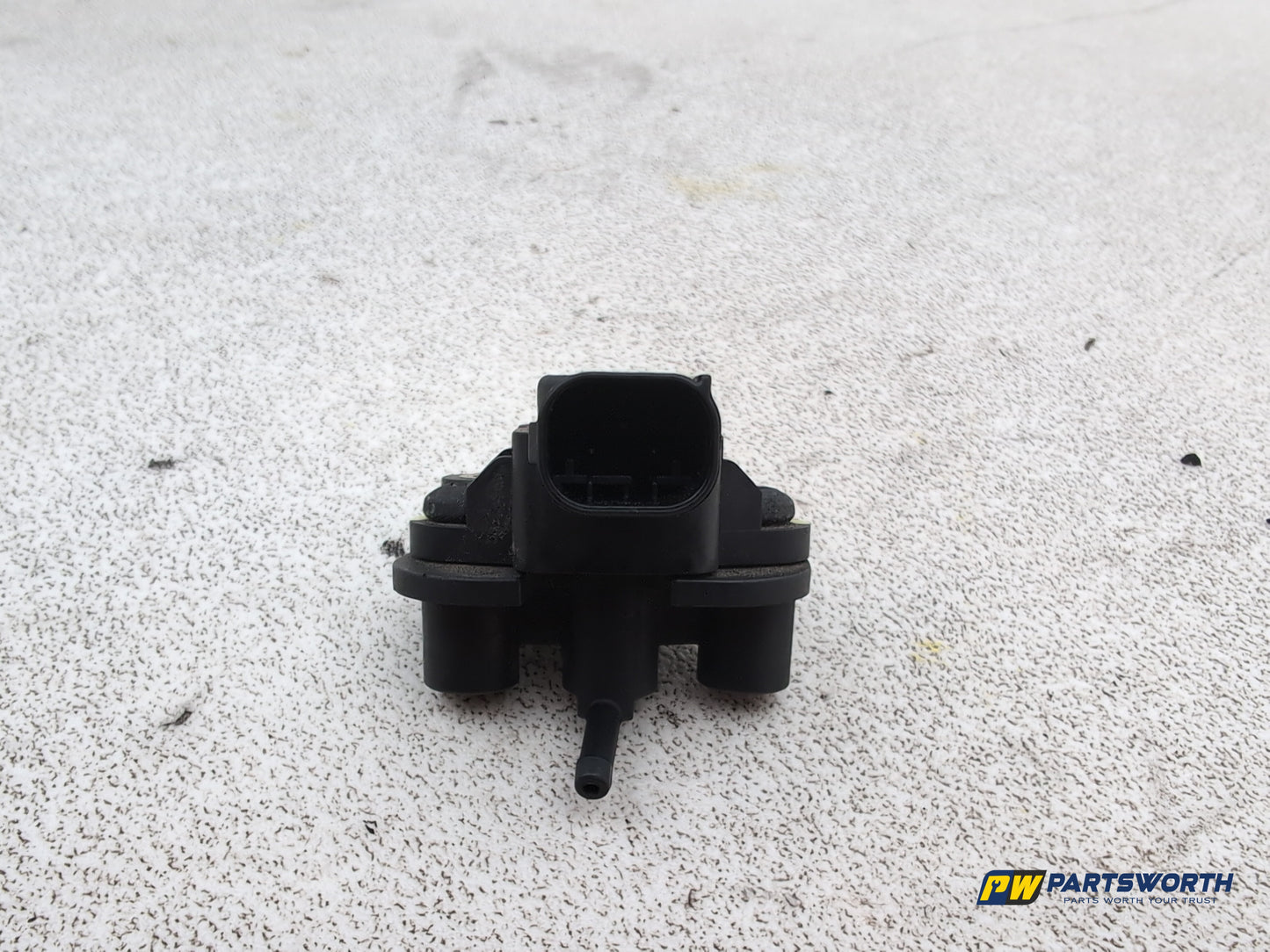 Mercedes-Benz E220 E-Class W212 Pressure Sensor Intake Manifold A0061531628 - photo 5