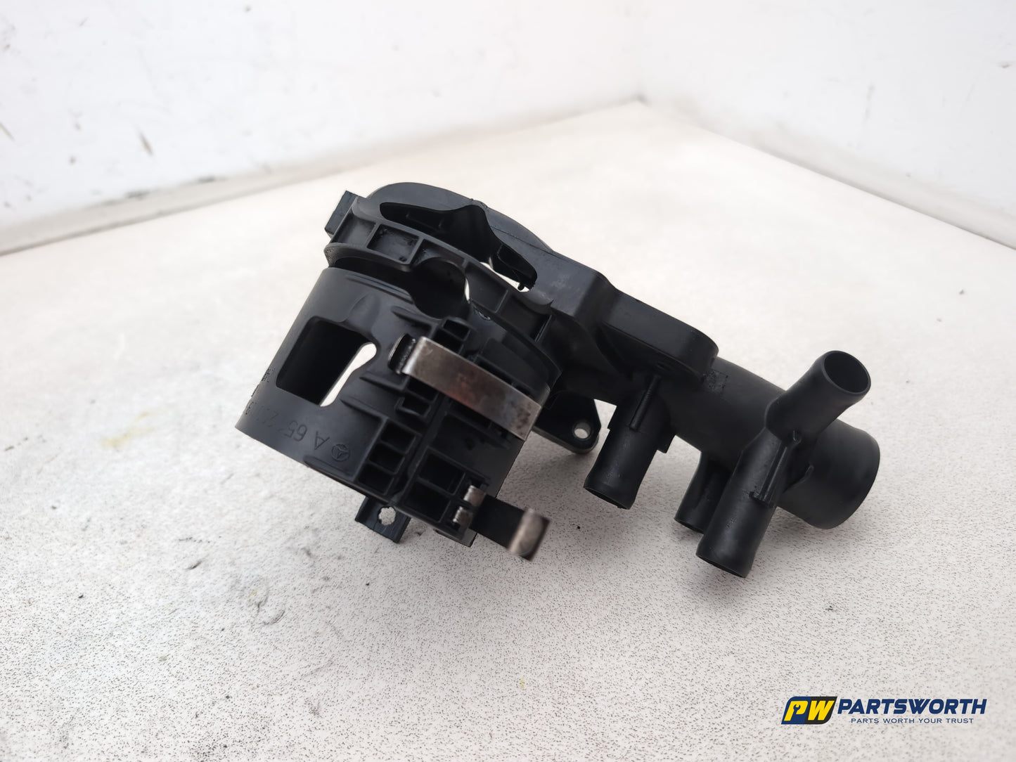 Mercedes-Benz E220 E-Class W212 2.1l Diesel Fuel Filter Bracket A6512001956 - photo 5