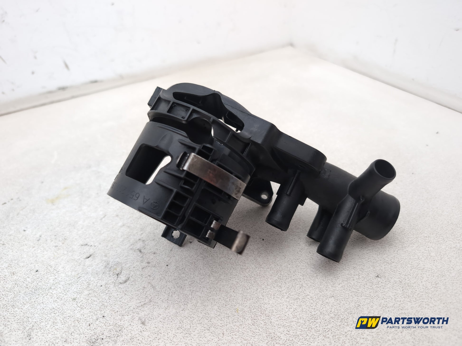Mercedes-Benz E220 E-Class W212 2.1l Diesel Fuel Filter Bracket A6512001956 - photo 5