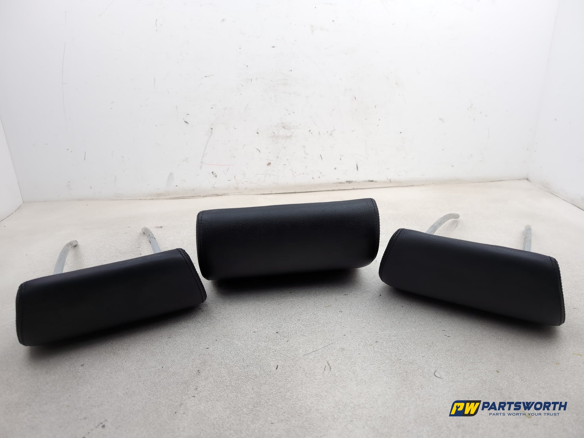 Rear Headrest 5