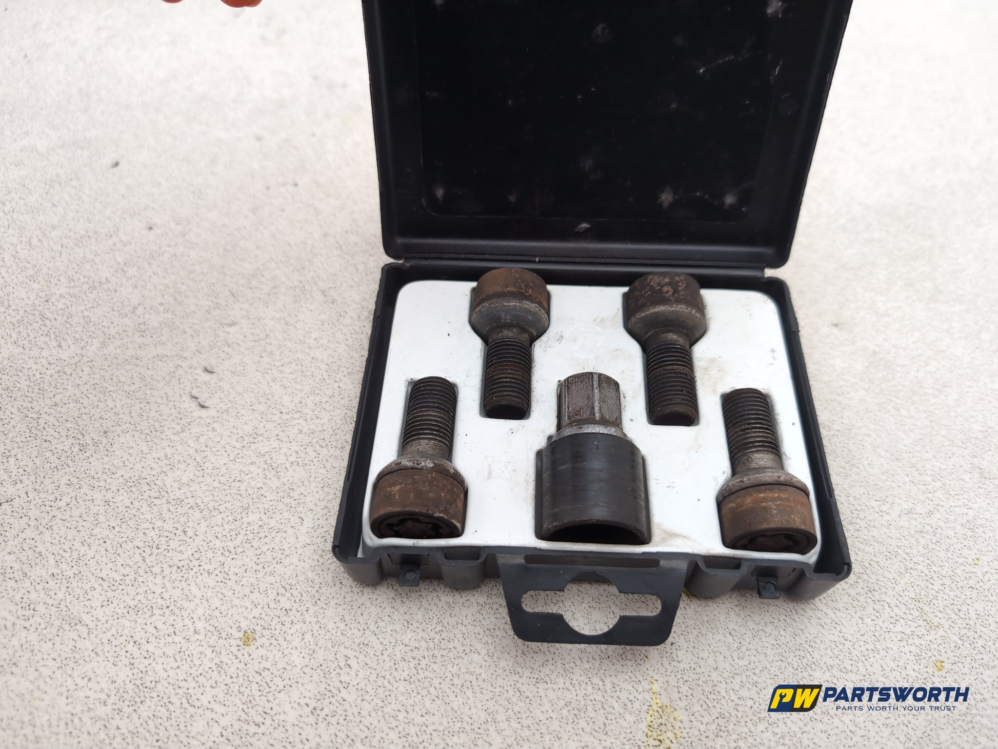 Mercedes-Benz B200 B-Class W245 Wheel Lock Nut Set B66470155 - photo 5