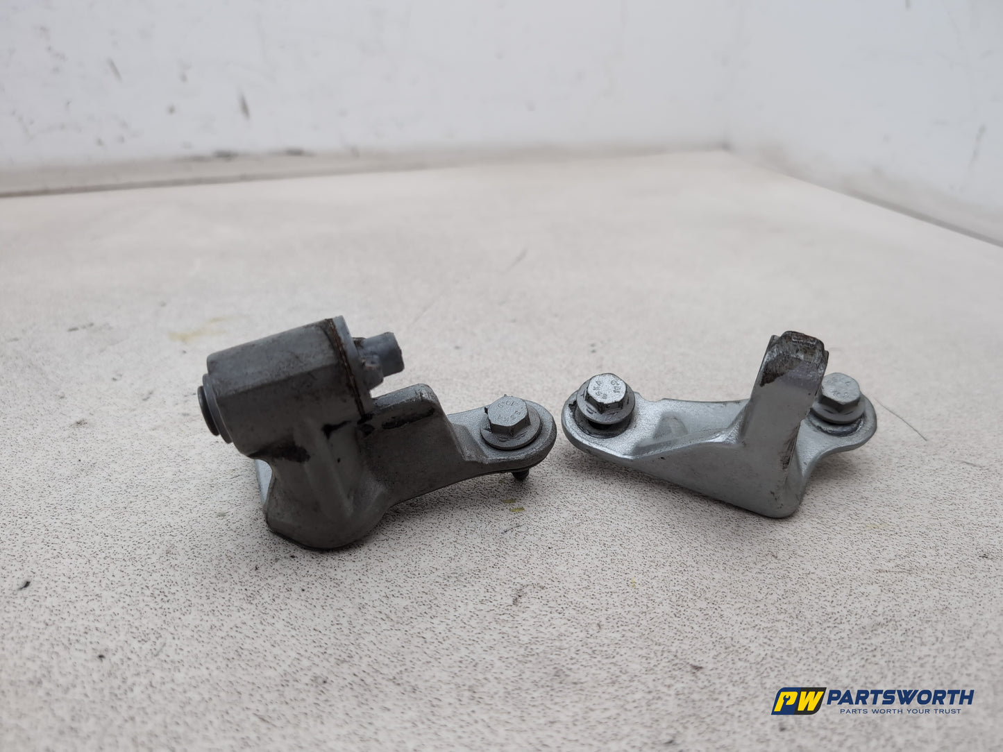 LH Front Door Hinge Pair  5