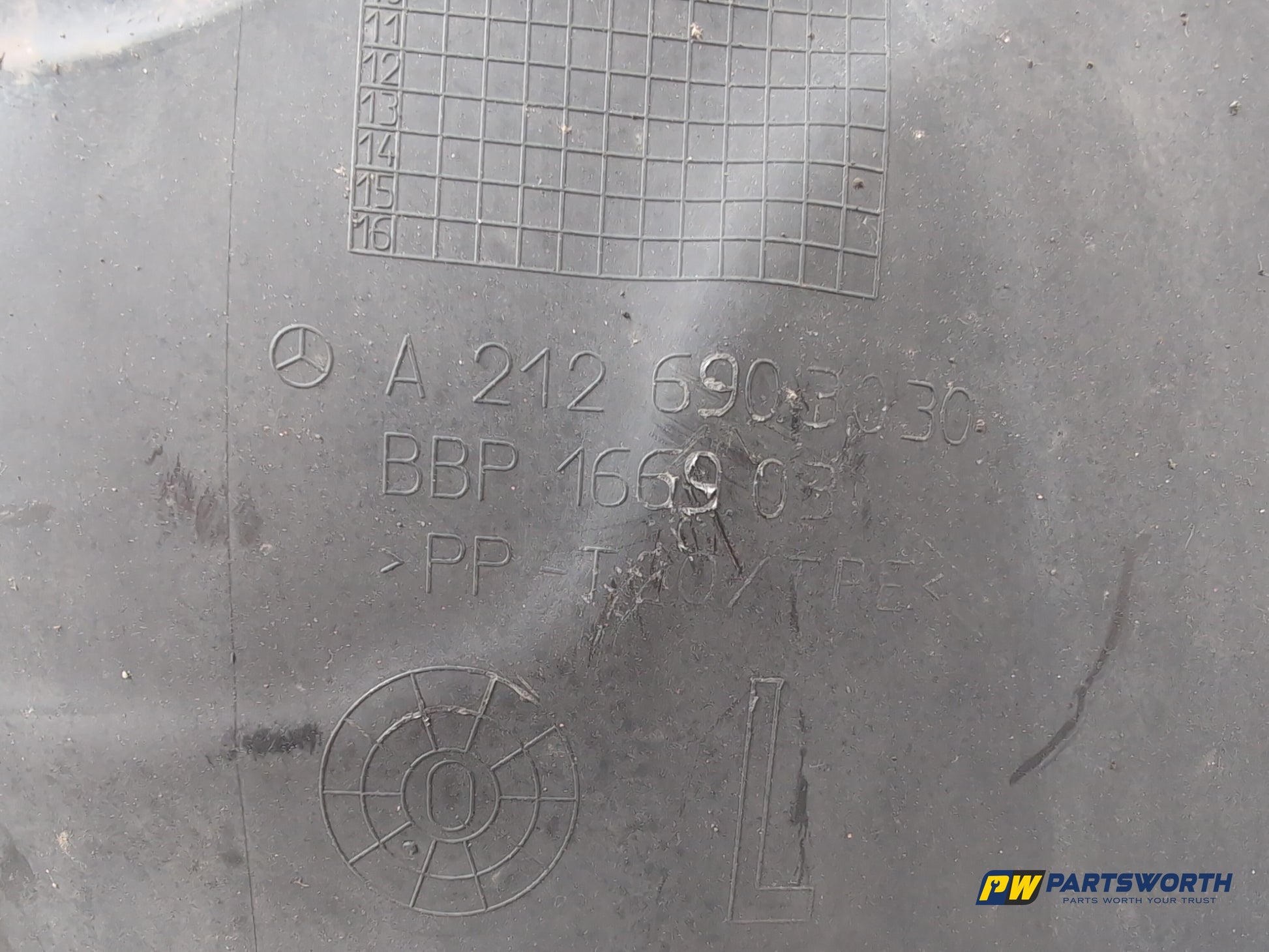 Mercedes E-Class W212 Moulding Wheel Arch Front Lh Passenger Side A2126903030 - photo 5