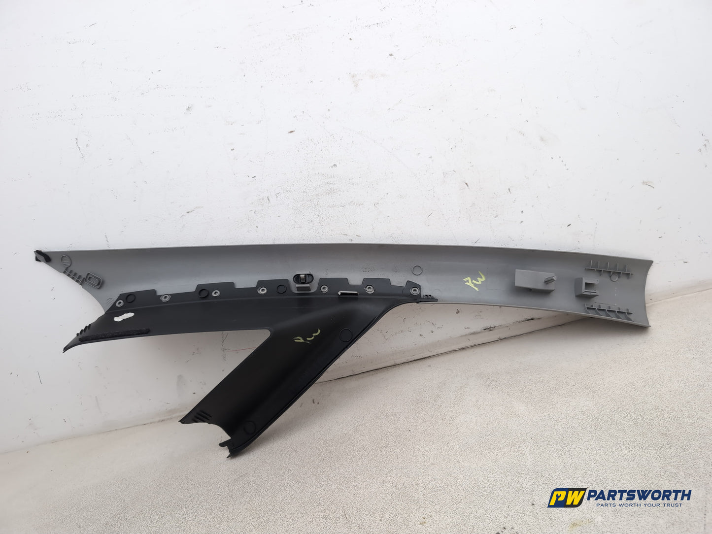 LH A Pillar Trim  5