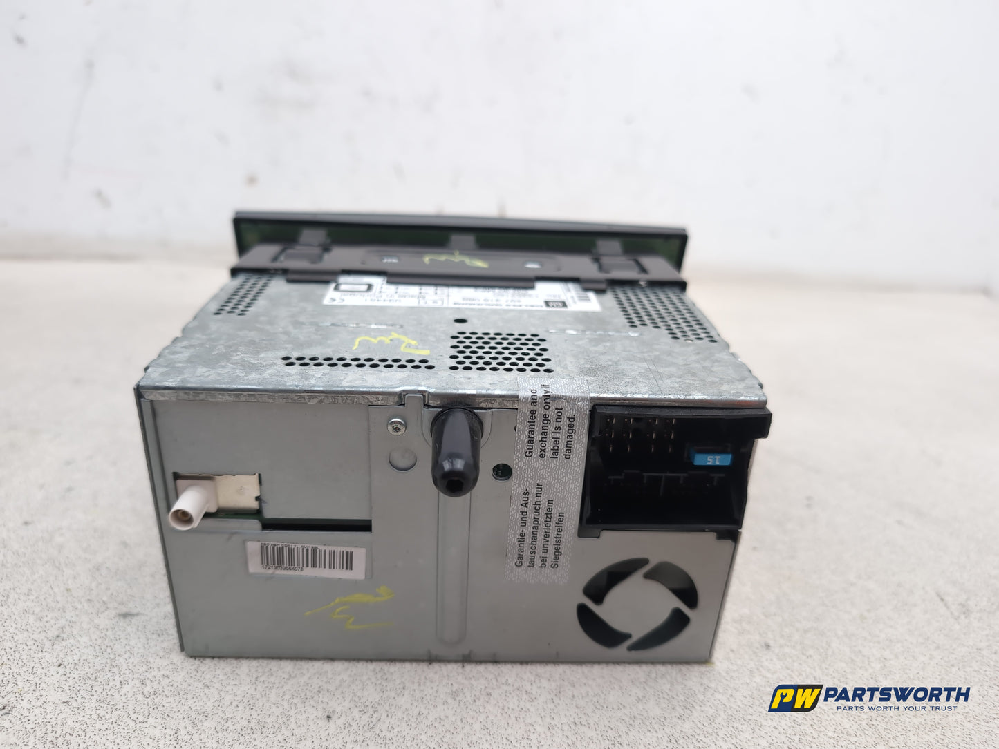 Radio - DAB/CD Player, Display screen + Facia  5