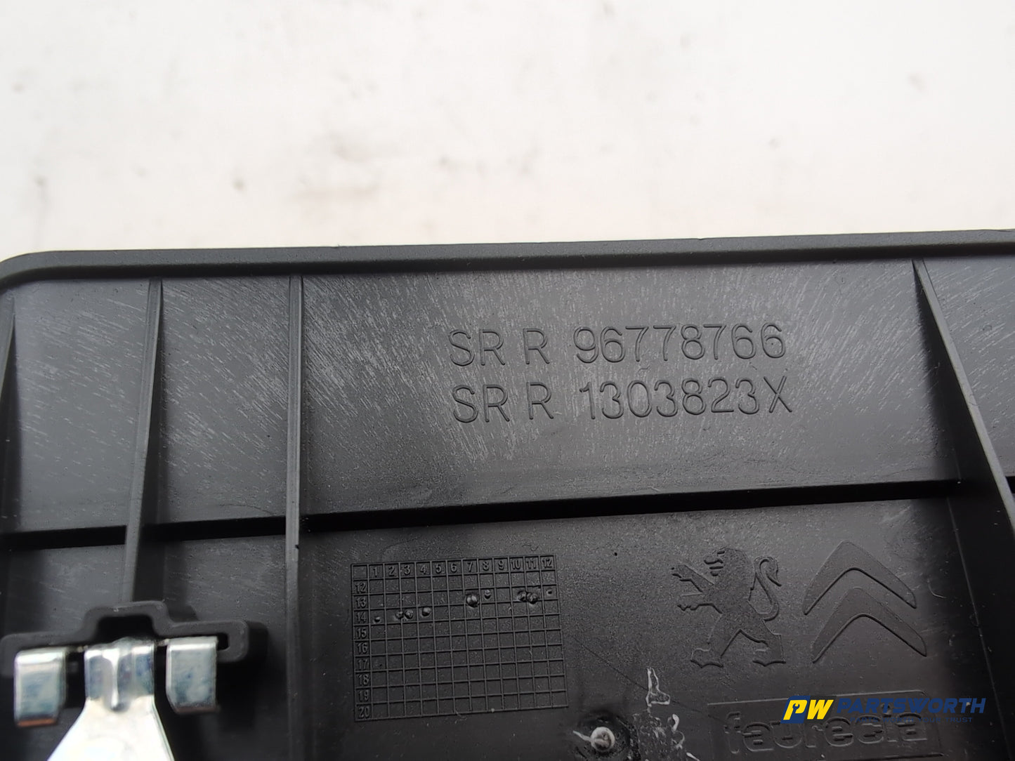 Peugeot 308 Allure Blue Hdi Front Passenger Dashboard Air Vent 96778766 - photo 5