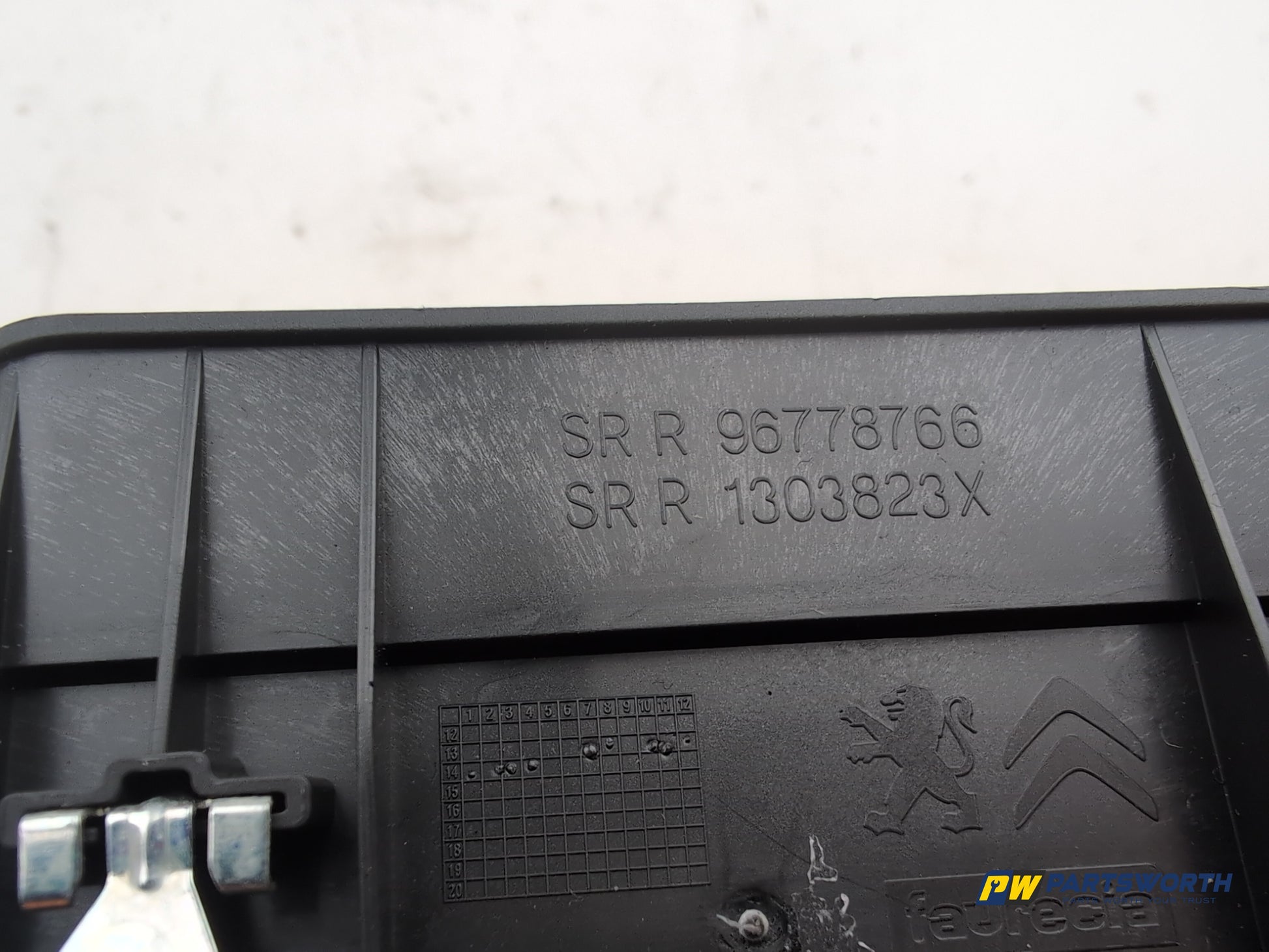 Peugeot 308 Allure Blue Hdi Front Passenger Dashboard Air Vent 96778766 - photo 5