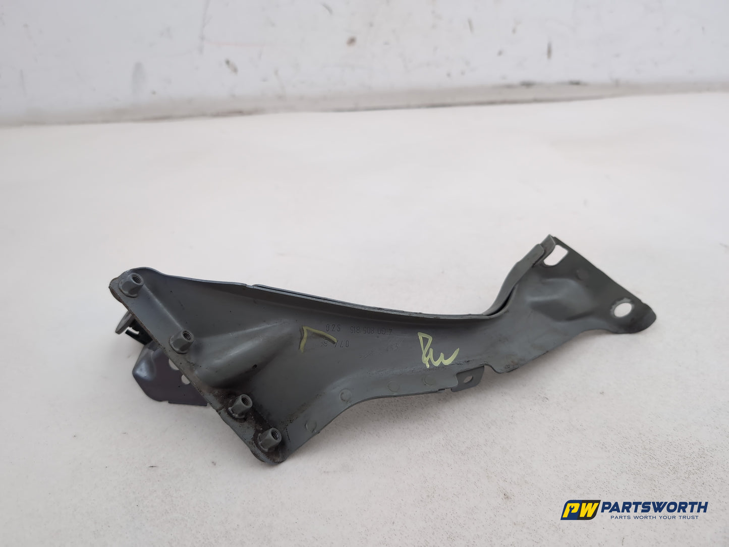 Audi A6 S Line Black Ed Wing Mount Bracket Front Left Passenger Side 4g0805815 - photo 5