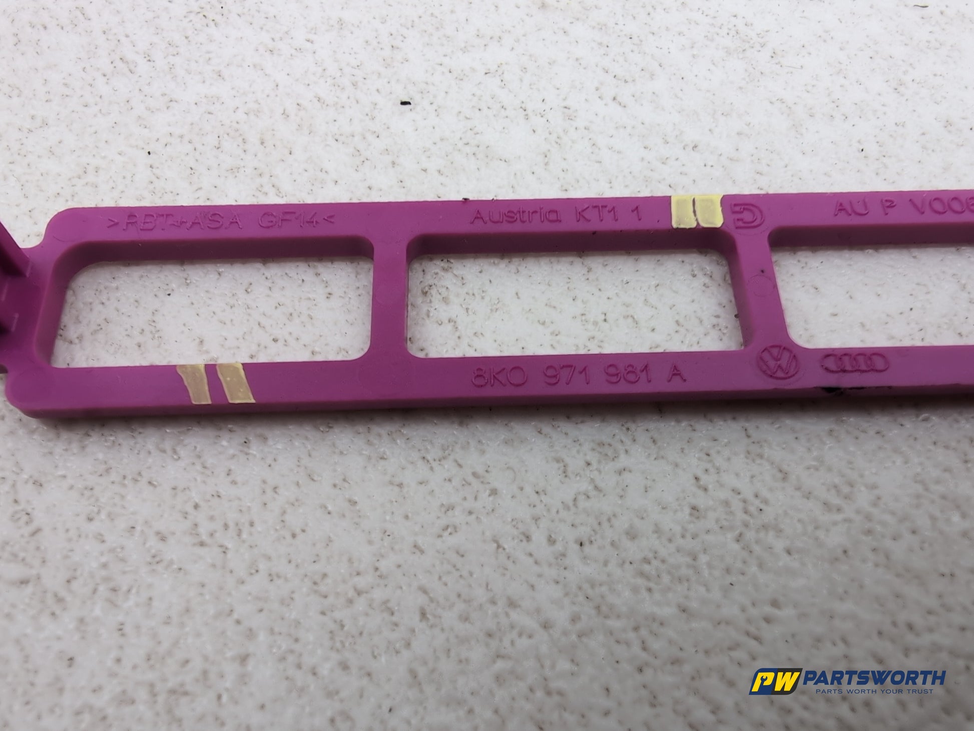 Audi A6 Se Tdi Quattro Auto Fuse Box Holder Mount Bracket 8k0971981a - photo 5