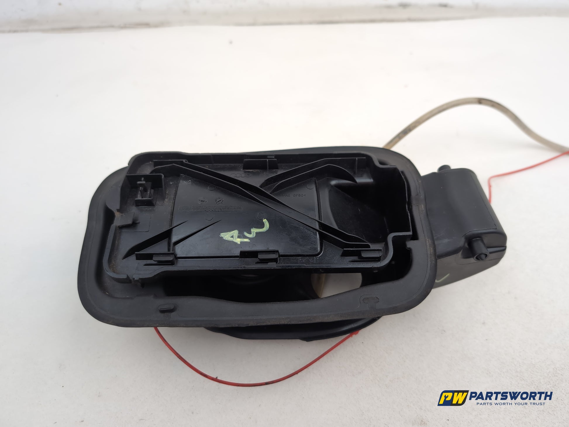 Audi A6 S Line Black Ed Tdi Fuel Filler Cap And Housing 4g0809906 2011-2018 - photo 5