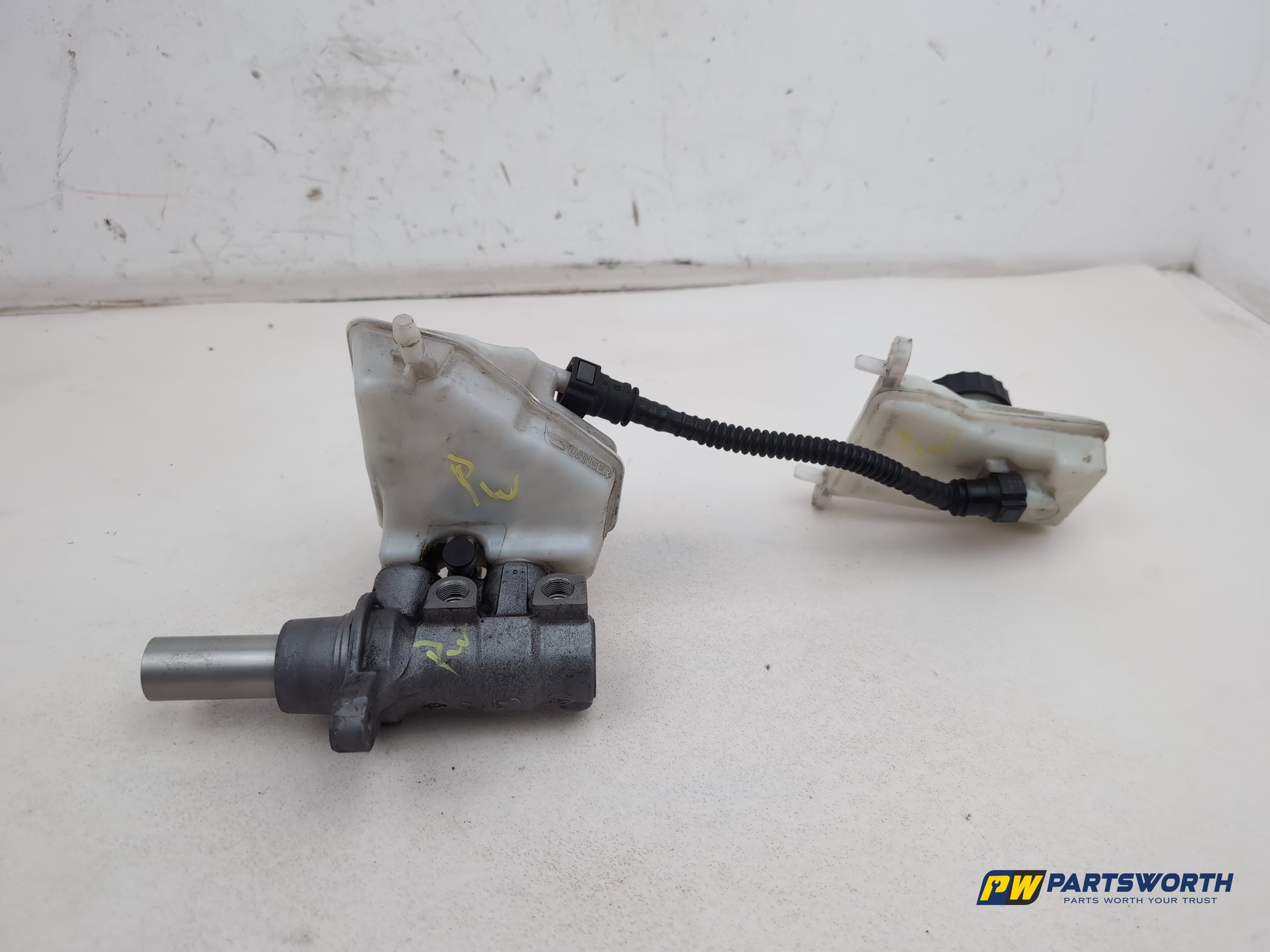 Peugeot 308 Allure Blue 1.6l Diesel Brake Master Cylinder Assembly 0335089084 - photo 5