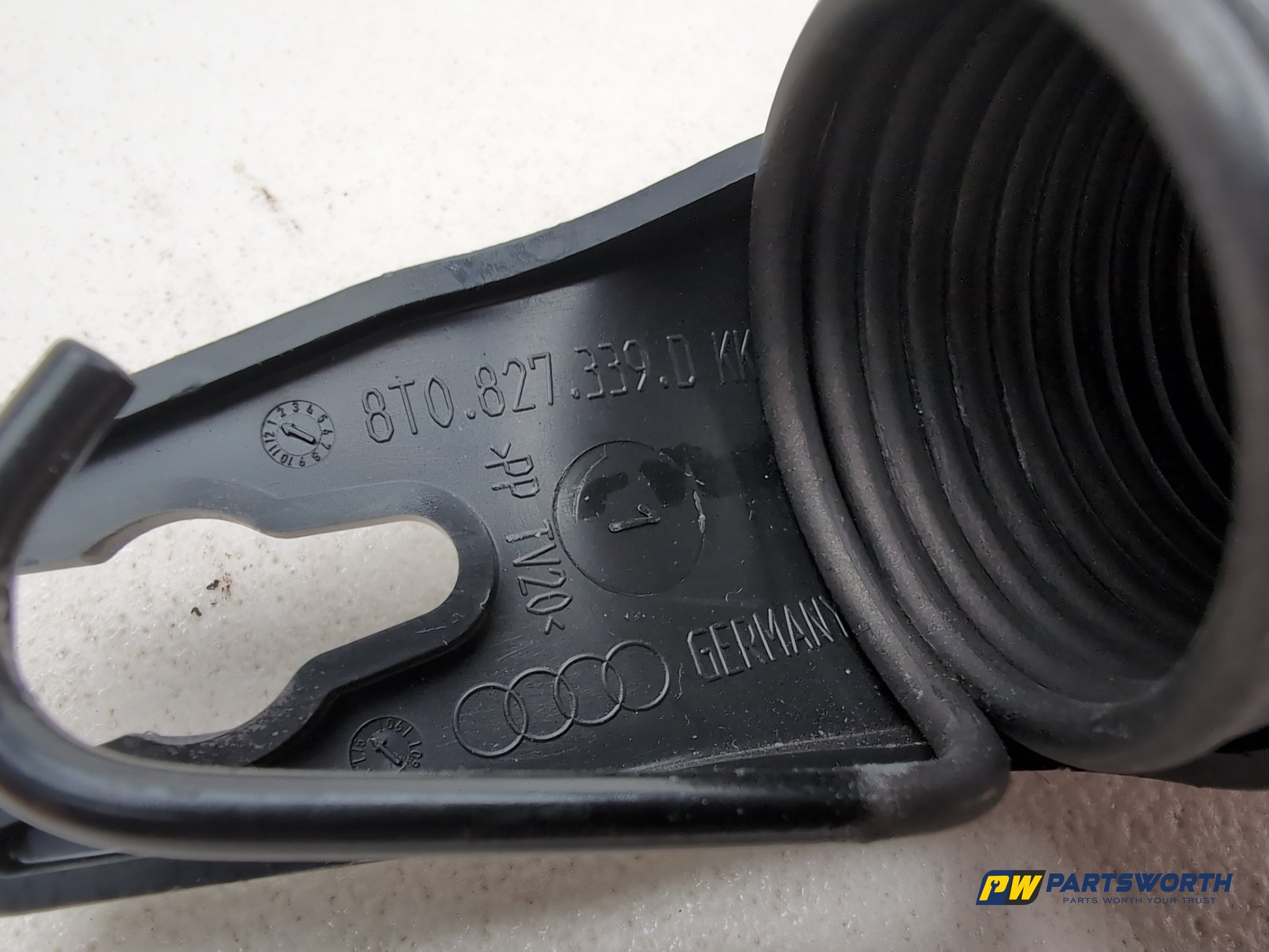 Audi A6 S Line Black Ed Rear Tailgate Boot Lid Srping With Cover Set 8t0827339d - photo 5