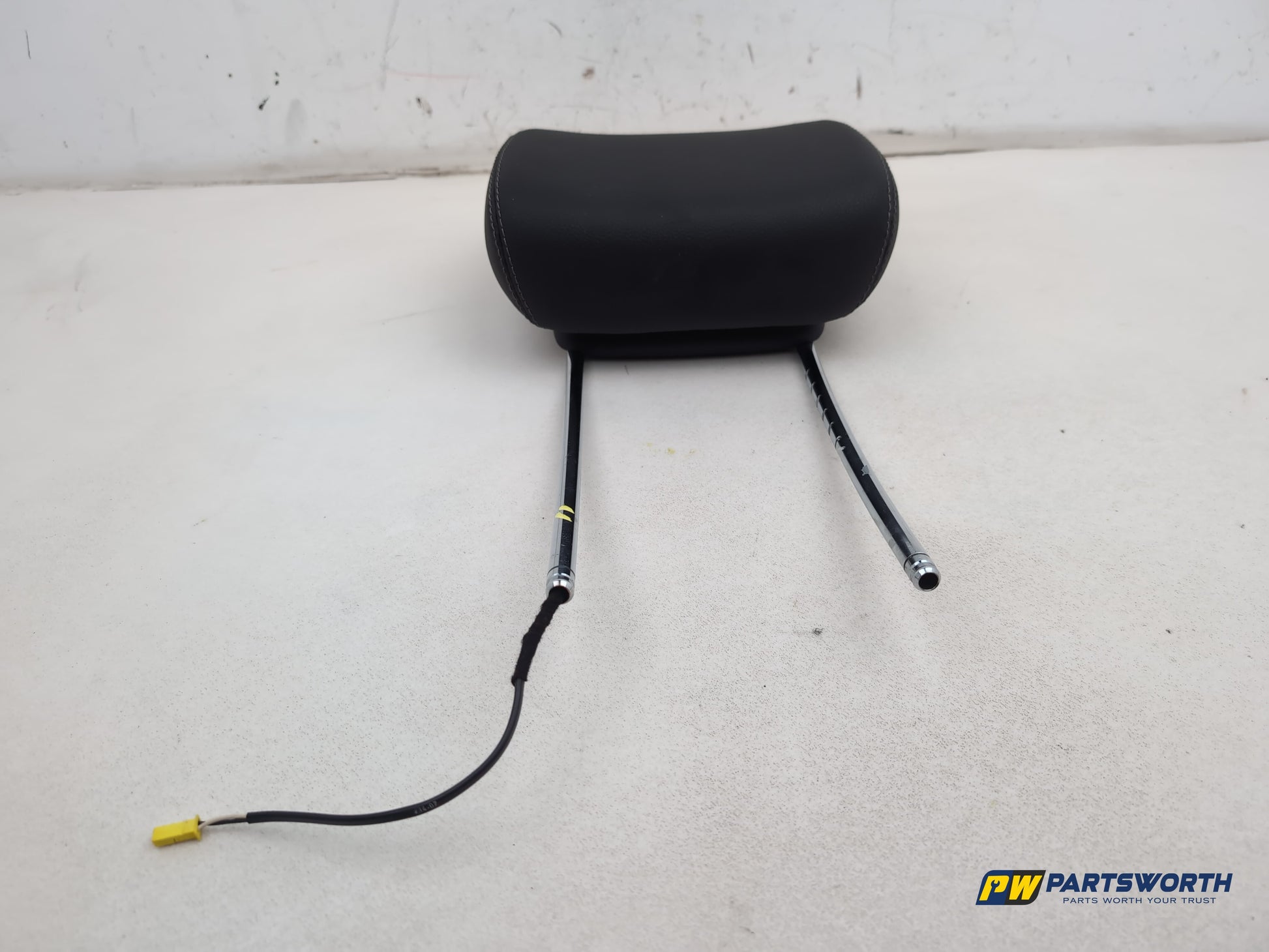 Mercedes R320 R-Class W251 Front Leather Driver Side Headrest 2006-2013 - photo 5
