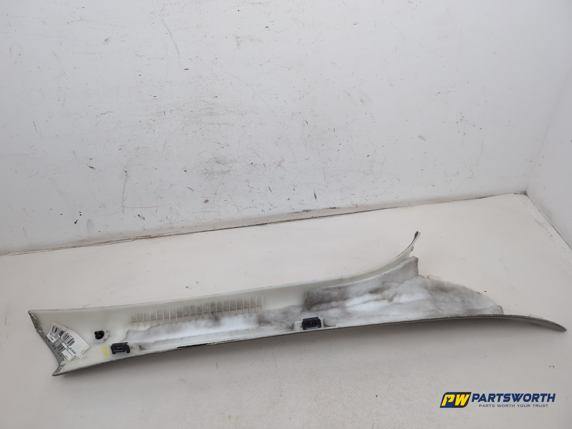 Mercedes R320 R-Class W251 Driver Side Rh A Pillar Trim A2516901925 2006-2013 - photo 5