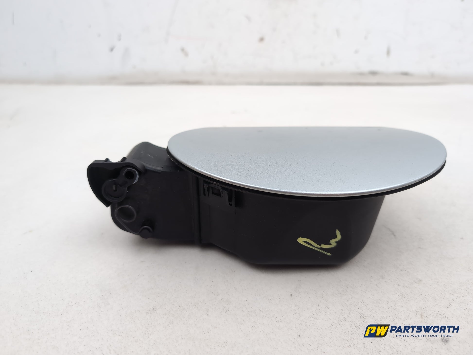 Mercedes R320 R-Class W251 3.0l Diesel Fuel Filler Flap A2517570206 2006-2013 - photo 5