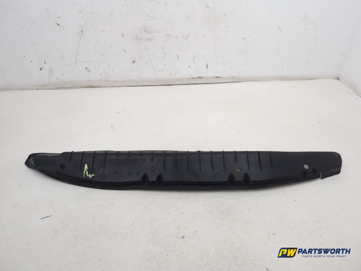 Mercedes R320 R-Class W251 Front Left Wing Fender A2518890225 2006-2010 - photo 5