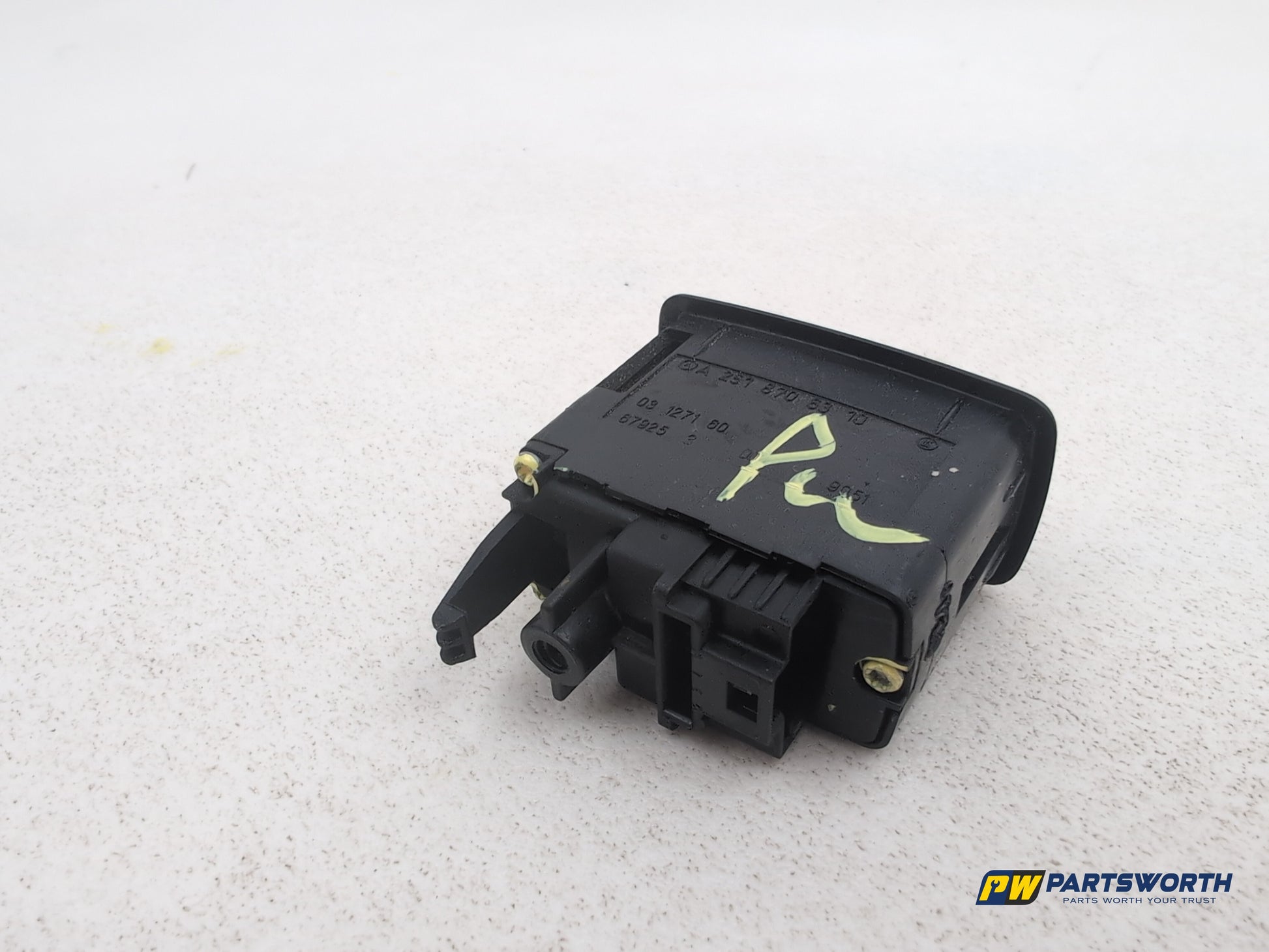 Mercedes R320 Sr-Class W251 Tailgate Open Switch A2518706310 2006-2013 - photo 5