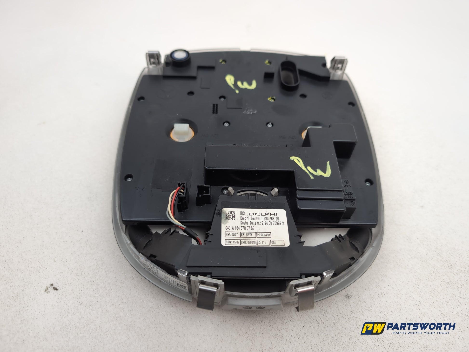 Mercedes R320 R-Class W251 Interior Reading Light A1648700758 2006-2013 - photo 5