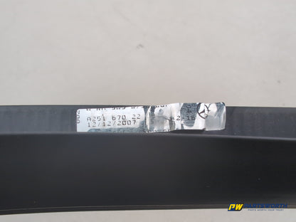 Mercedes R320 R-Class W251 Rear Right Quarter Window Frame Seal A2516702239 - photo 5