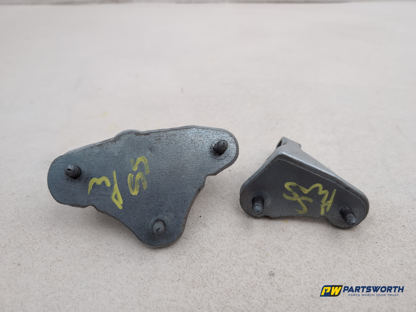 Mercedes R320 R-Class W251 Rear Left Door Hinge Pair 2006-2013 - photo 5
